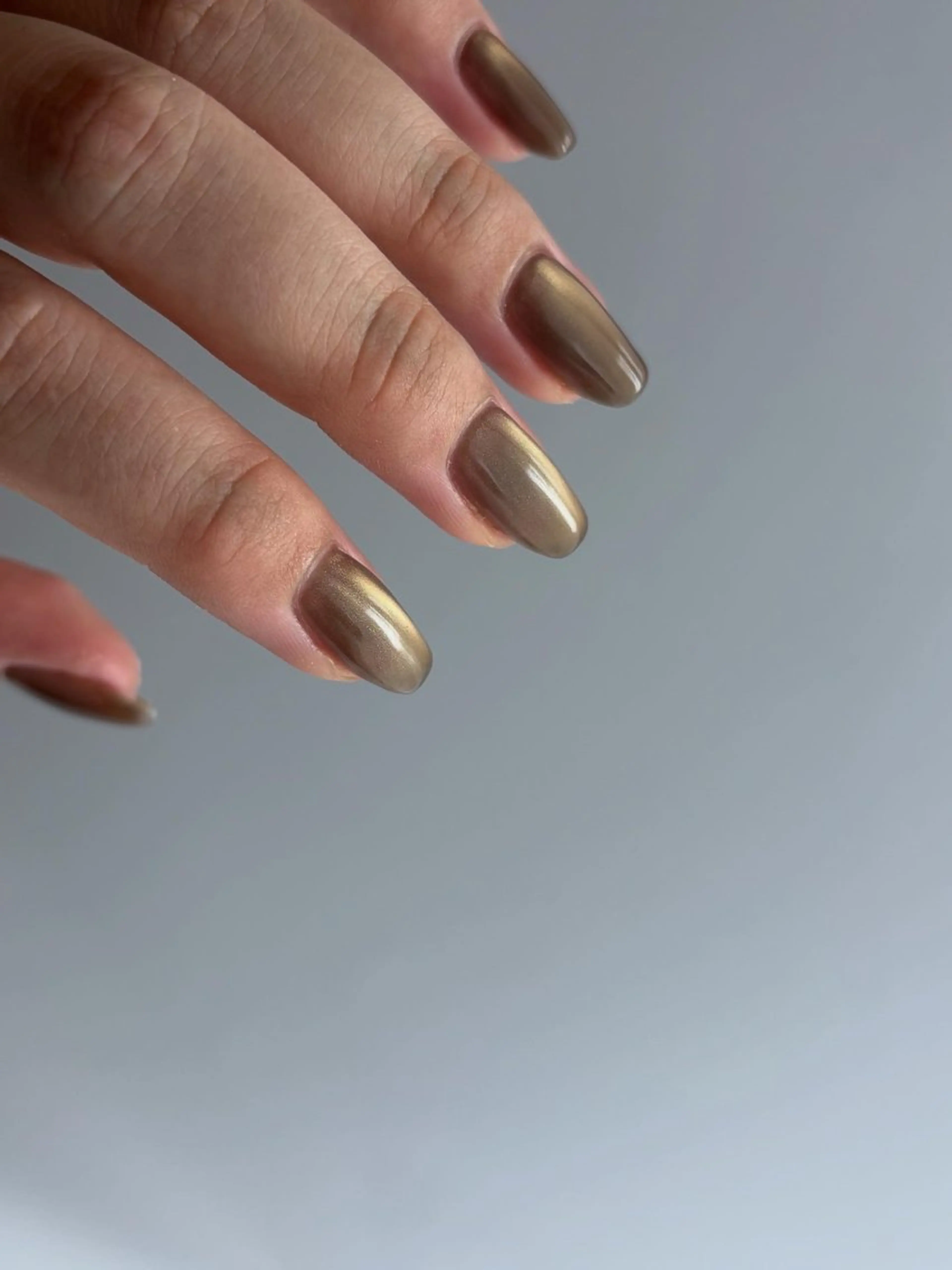 ネイル ブラウン グリーン ハンドネイル Elio所属・Elio 国泰寺のネイルデザイン