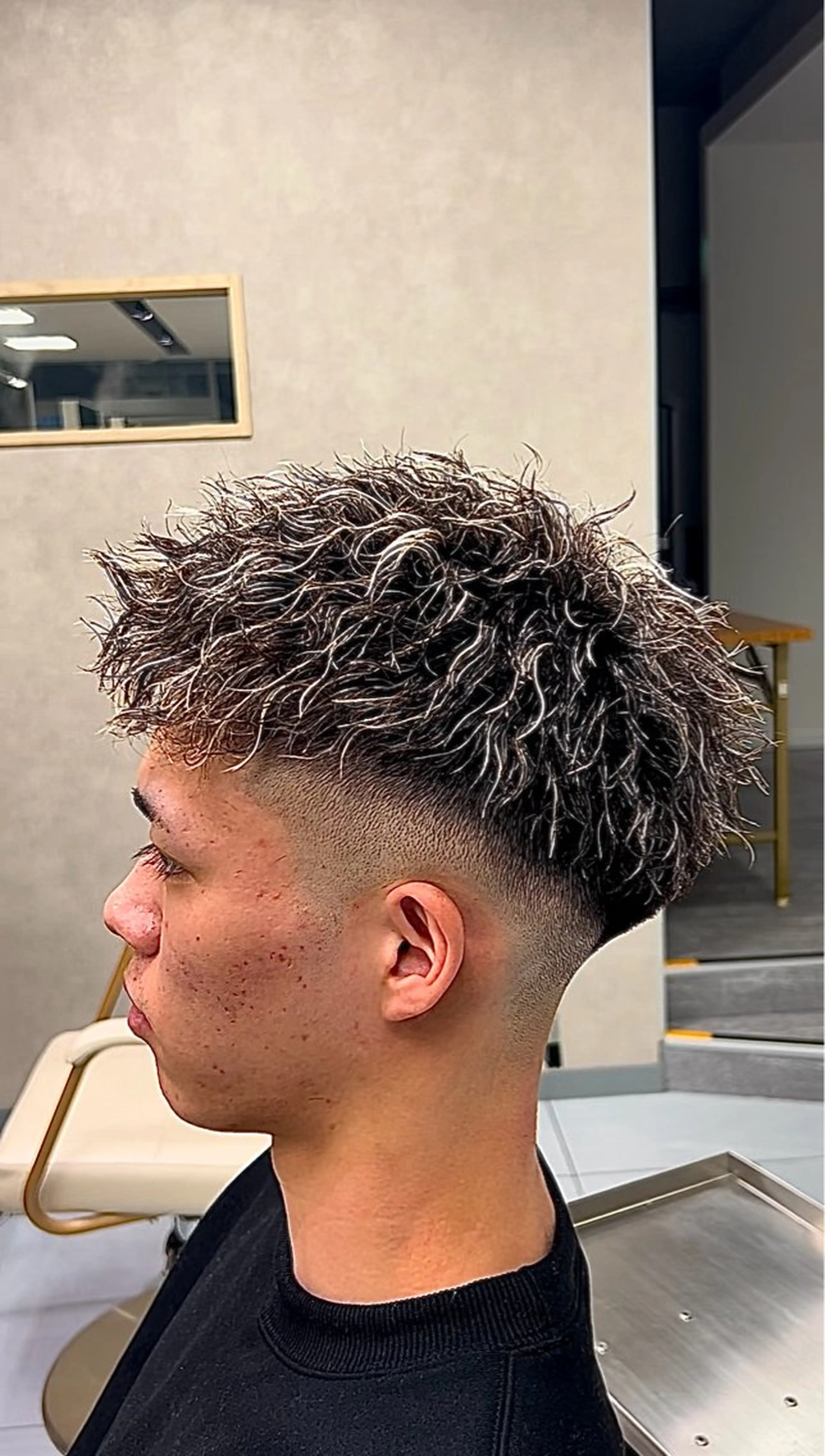 ショート カラー メンズ アップバング メンズブリーチ センターパート フェードカット メンズメッシュ ヘアカラー トリートメント 🔮メンズ縮毛矯正 毛流れパーマ💎竹永のヘアスタイル