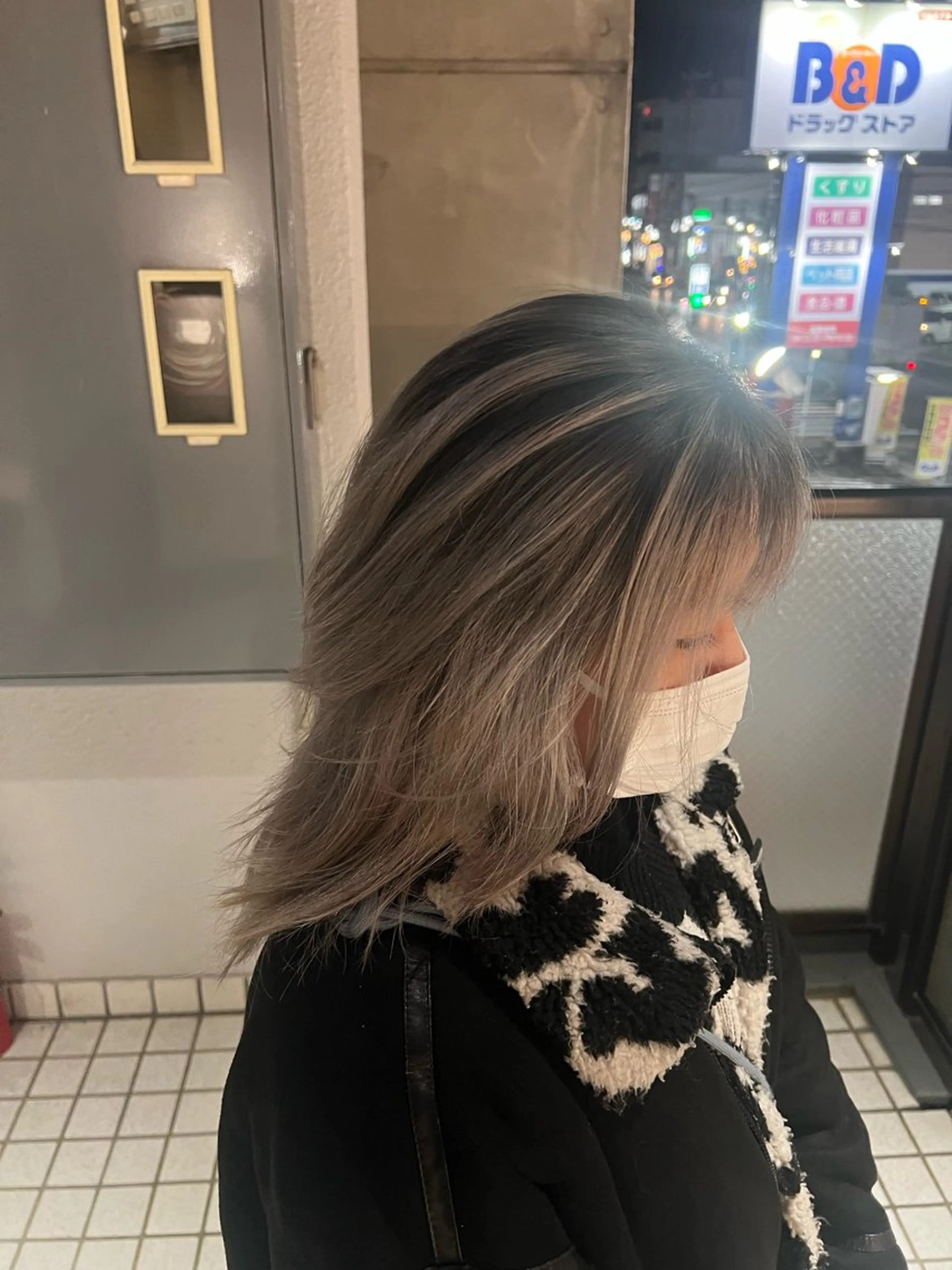 ミディアム カラー バレイヤージュ ベージュカラー ブリーチ グラデーションカラー ハイライトカラー ヘアカラー トリートメント 質感重視/レイヤー/ ケアブリーチ/志音のヘアスタイル