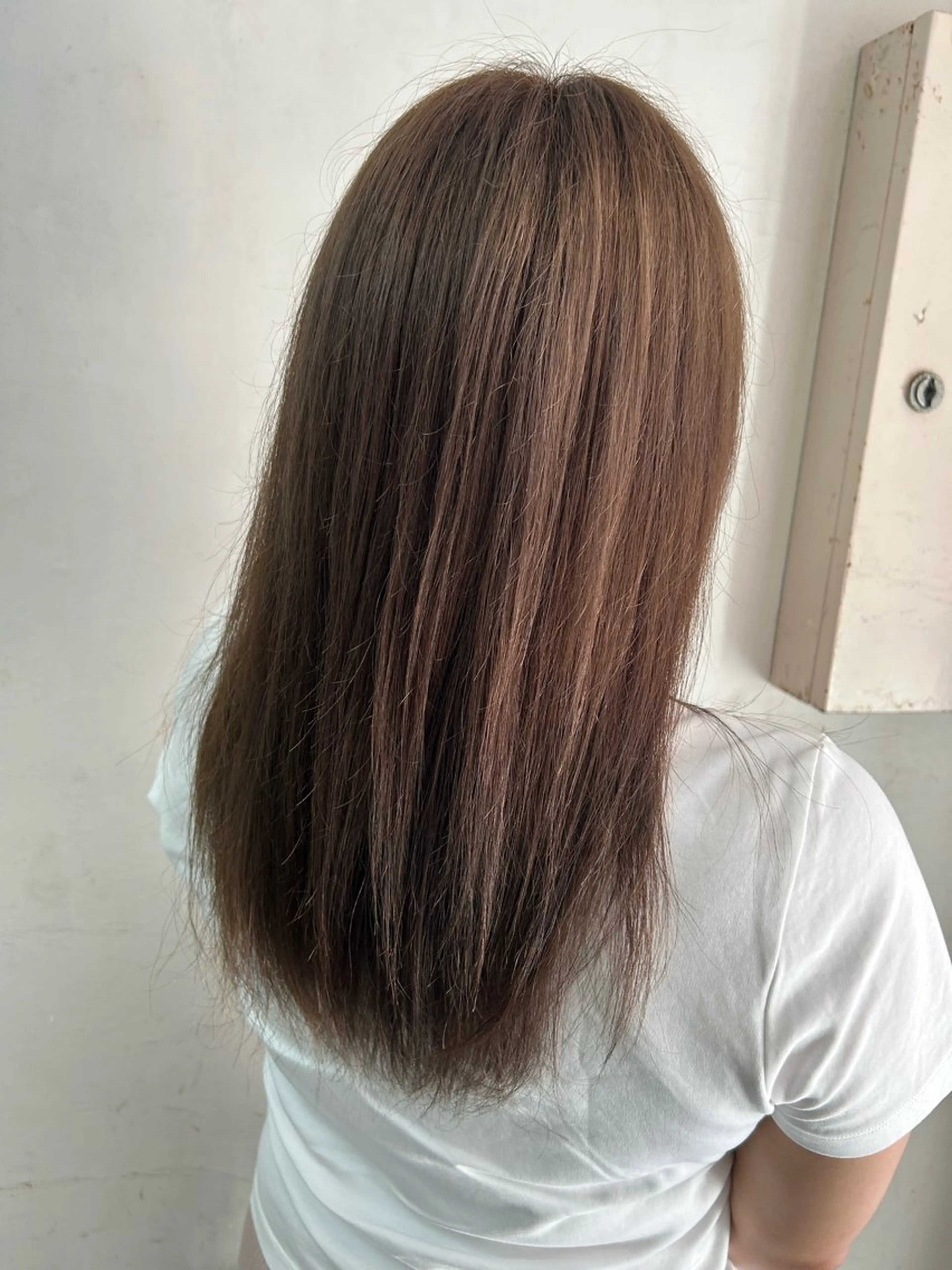 セミロング カラー ヘアカラー 志賀 菜妃のヘアスタイル