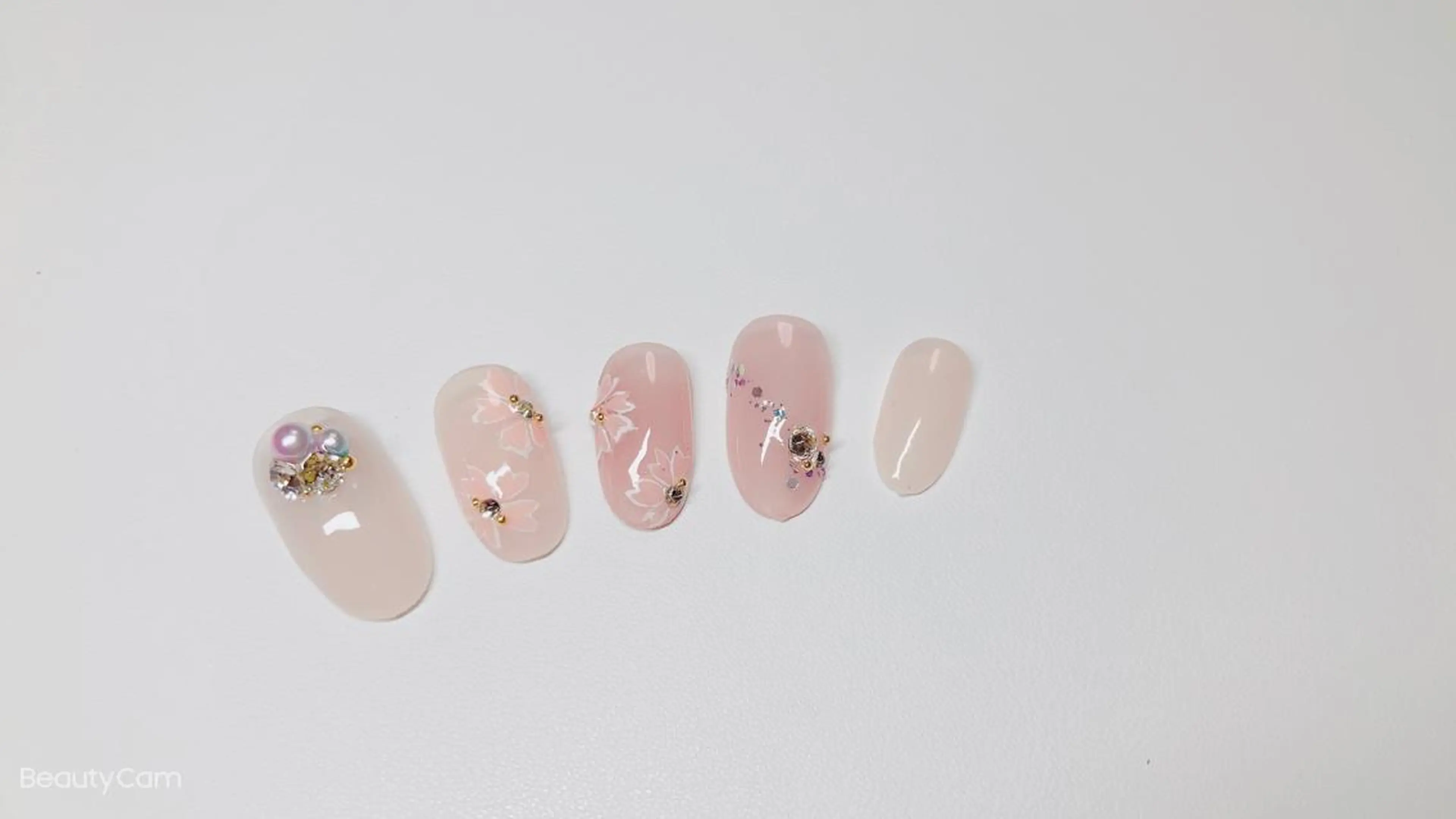 ネイル ewt miniのマツエク・マツパデザイン