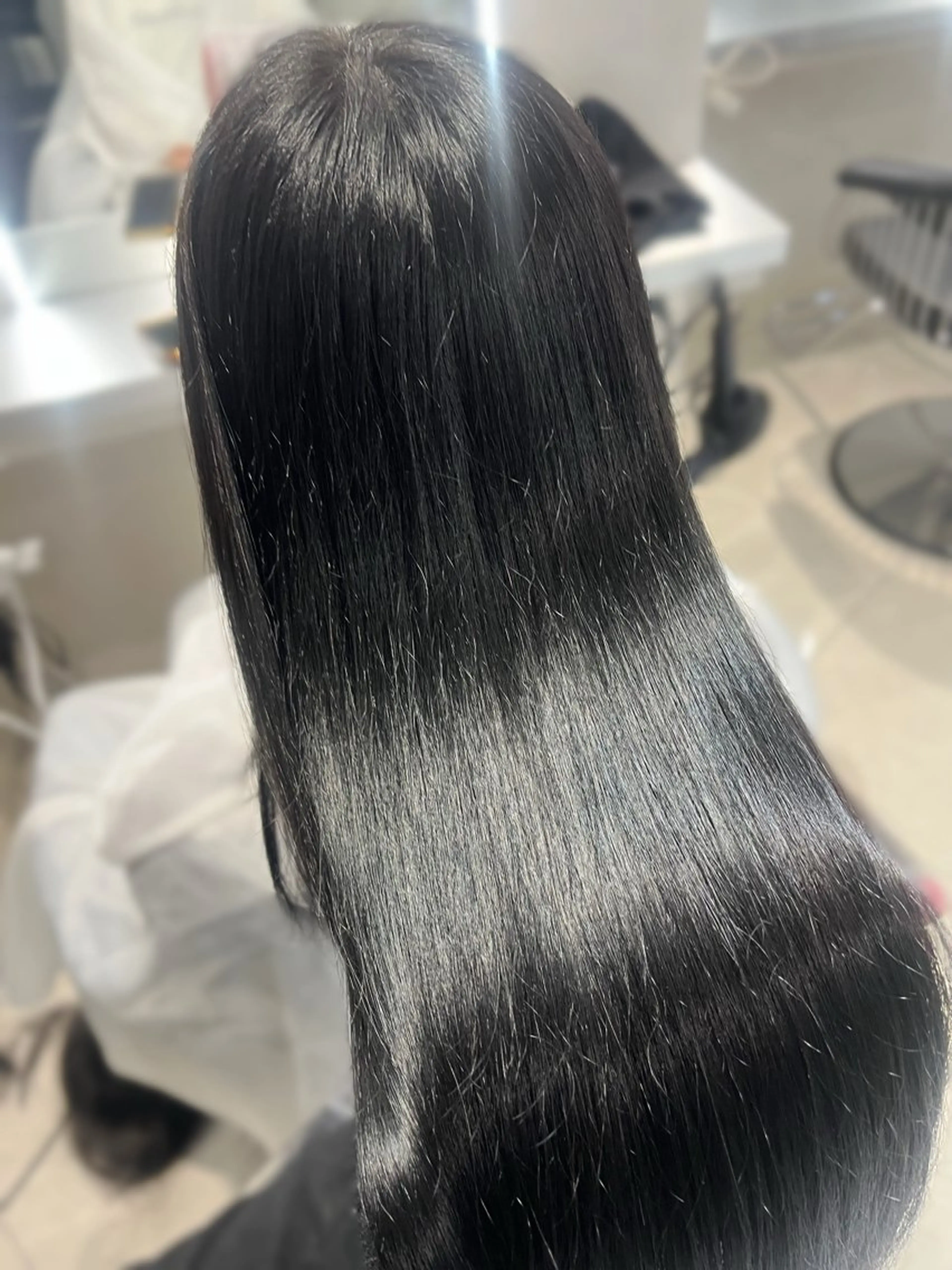 ロング カラー 黒髪 透明感カラー グレーブラック 韓国メンズ特化 ダウン・毛流れパーマのヘアスタイル