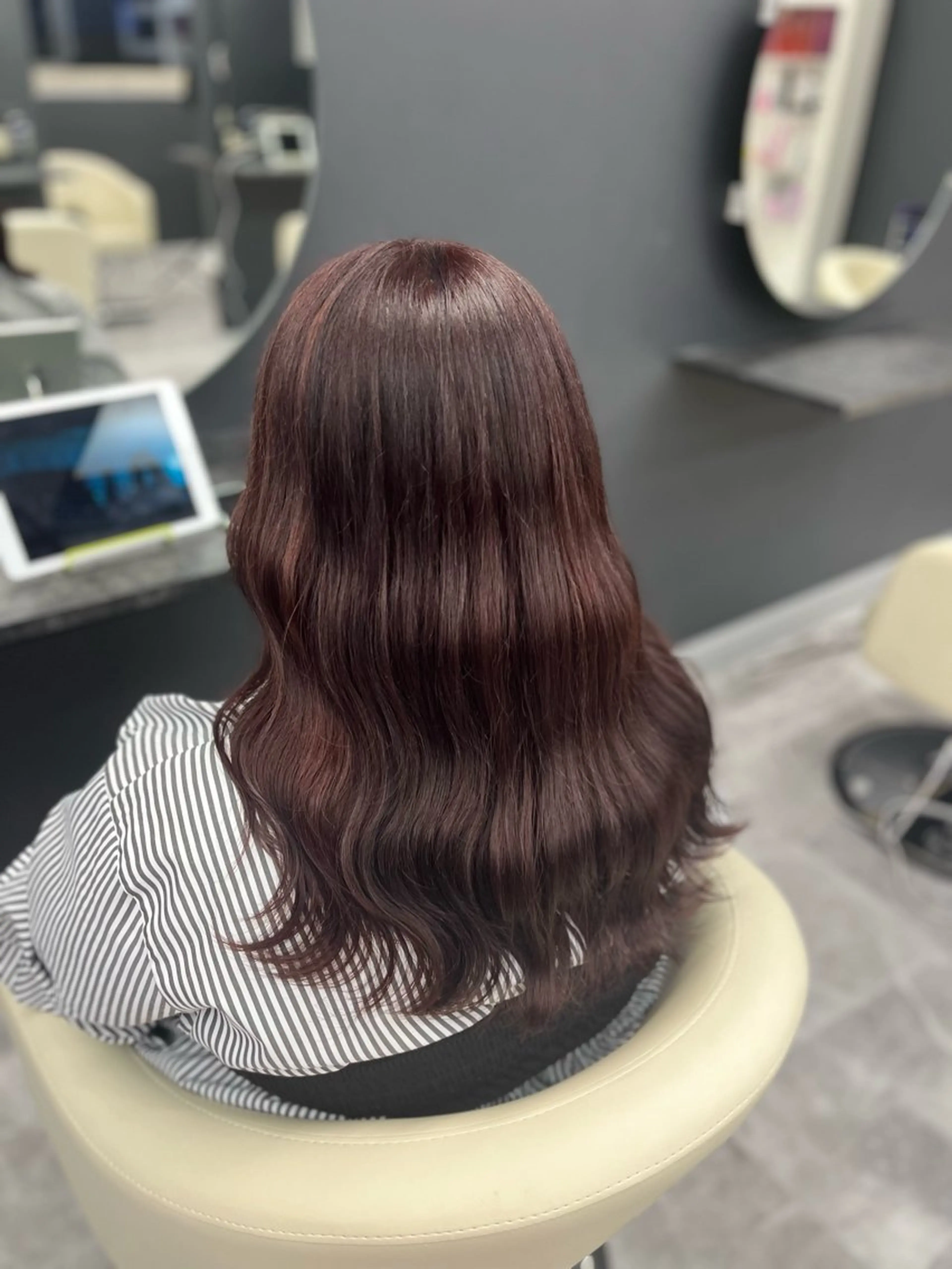 ロング レッドブラウン ヘアカラー トリートメント white.梅田所属・White梅田  ／ COCOのヘアスタイル