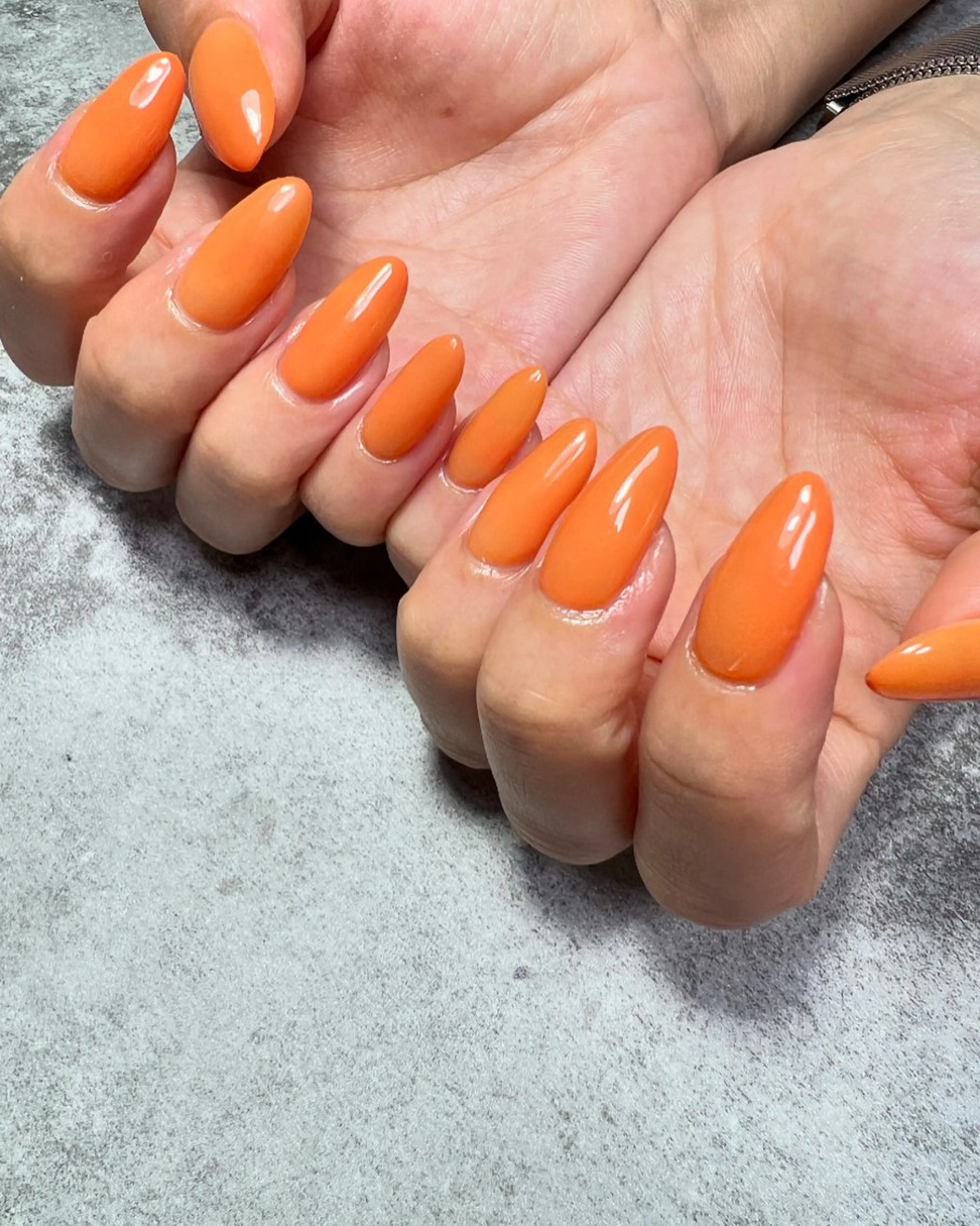 ネイル ワンカラーネイル オレンジ ハンドネイル Aura nailのネイルデザイン