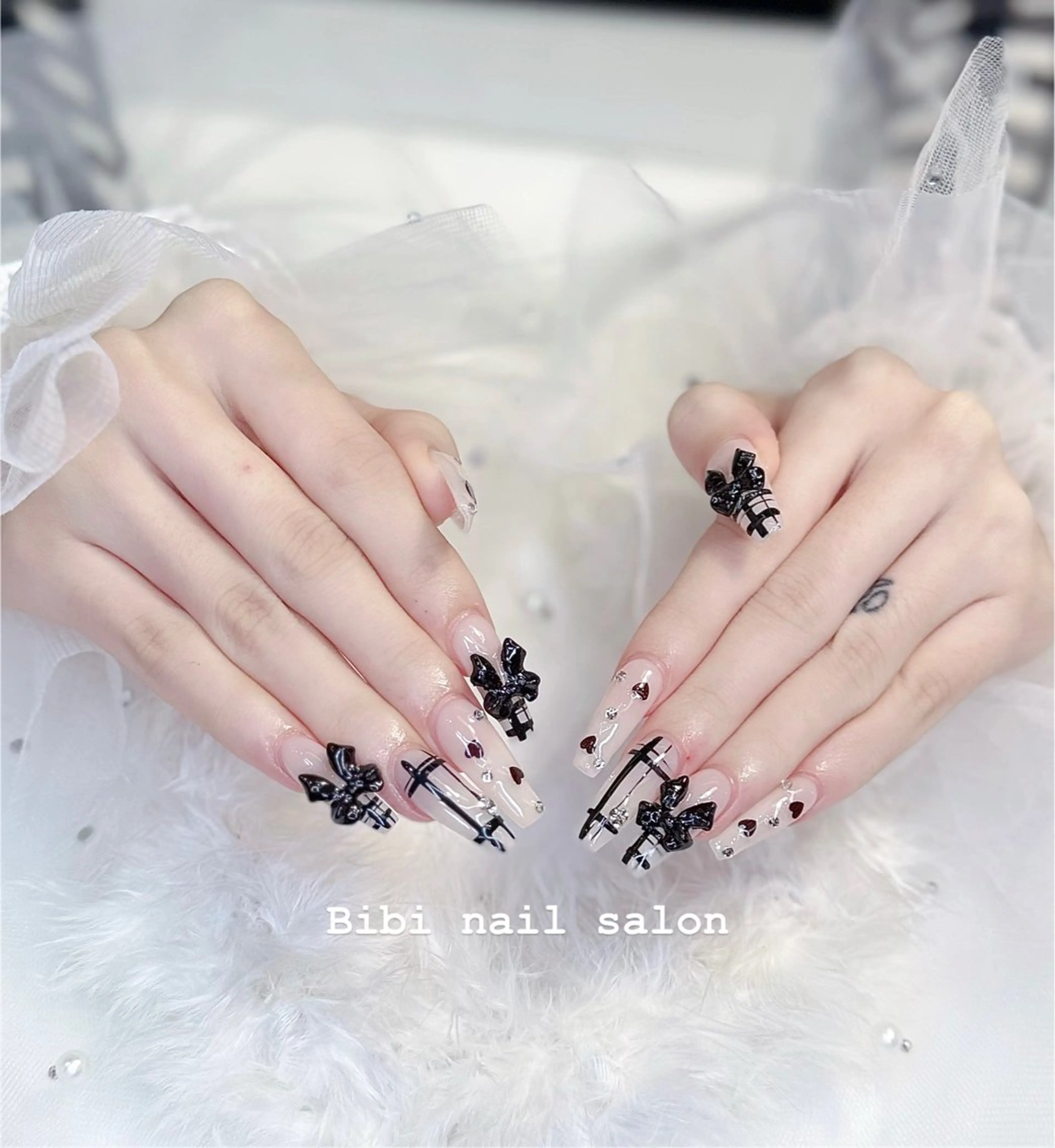 セミロング ハンドネイル Bibi beauty spa Osaka所属・Bibi nail Osakaのネイルデザイン