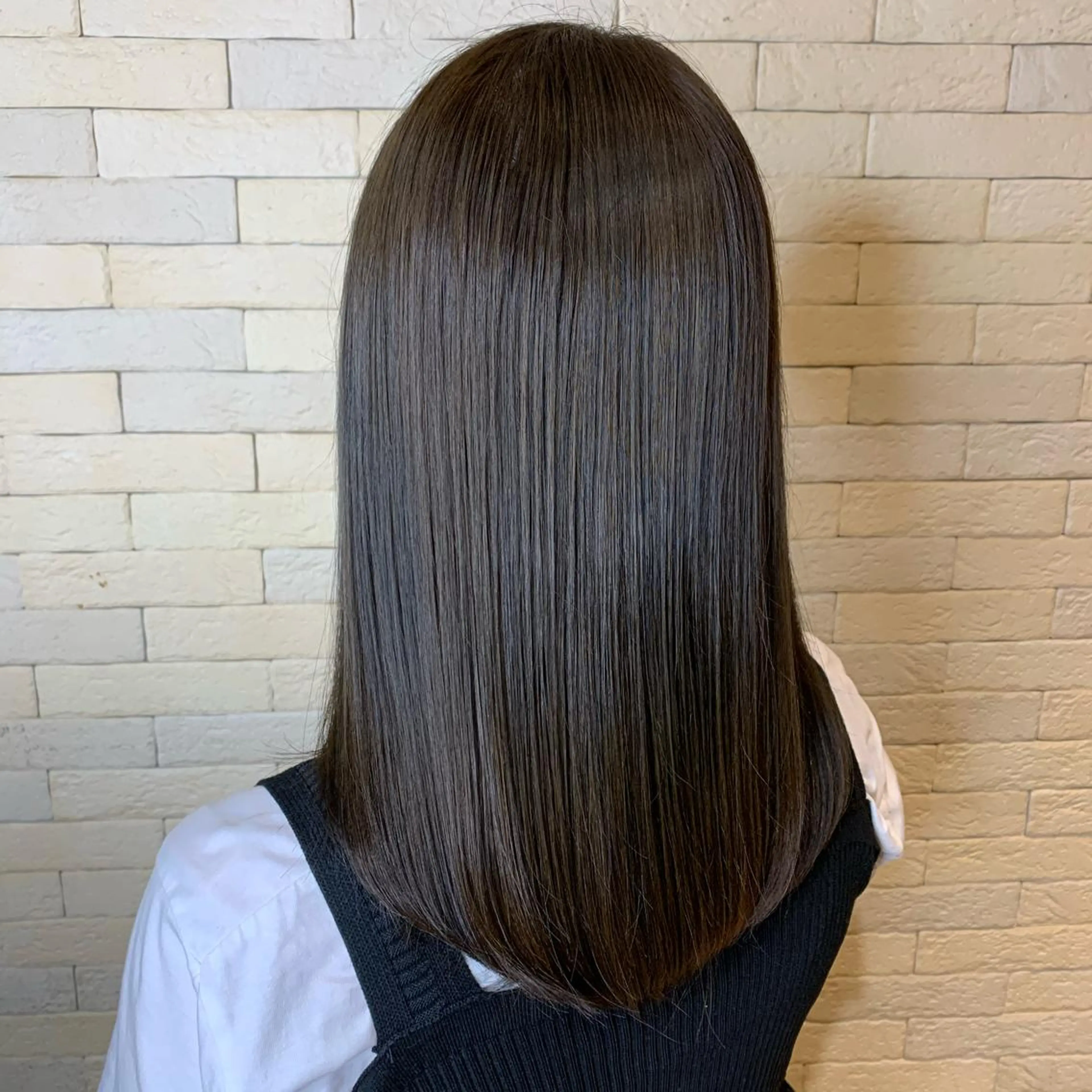 ロング アッシュ 上田 紗也のヘアスタイル