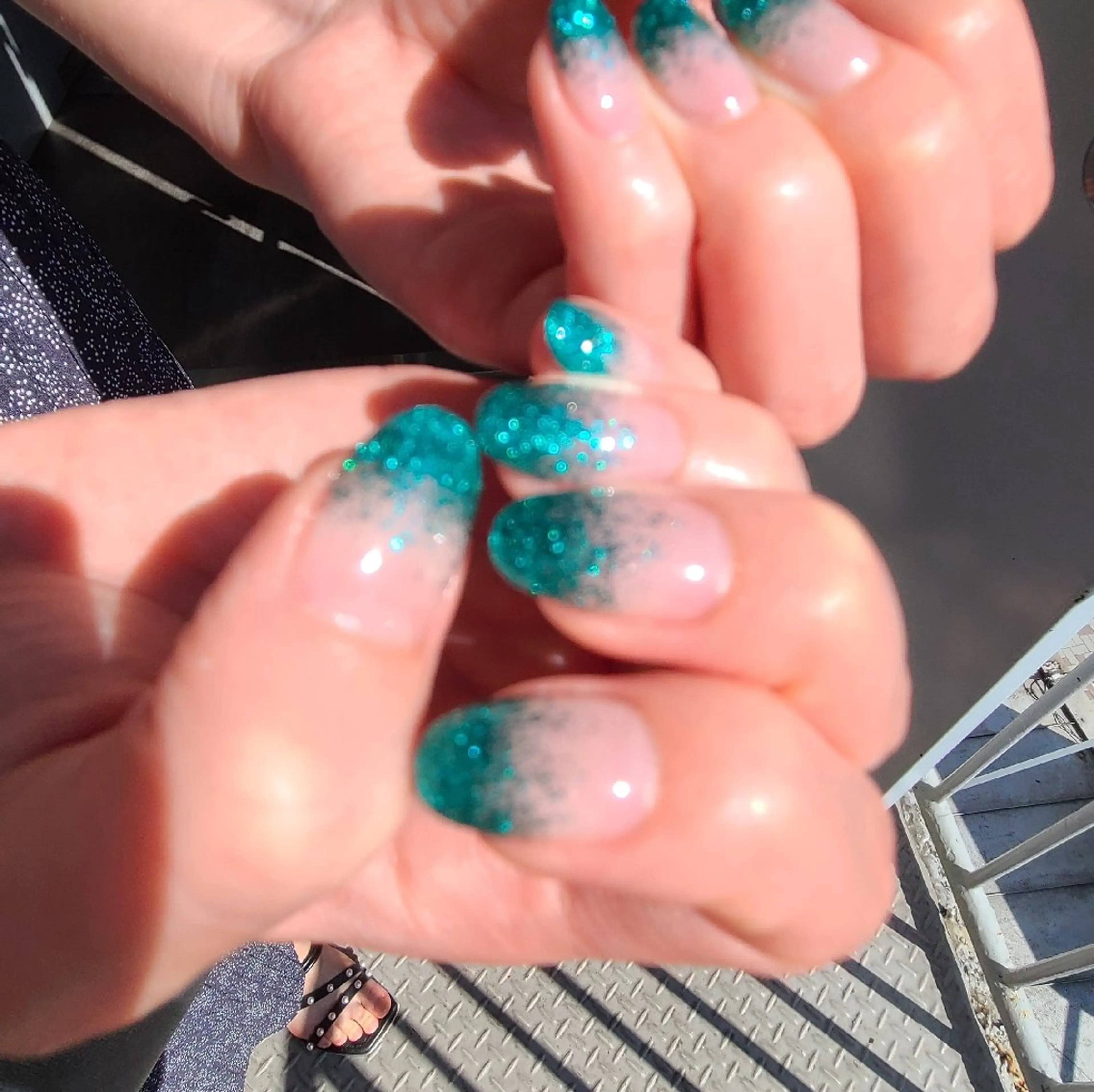 ネイル グリーン キラキラネイル ハンドネイル 川澄もえ/ relownail のネイルデザイン