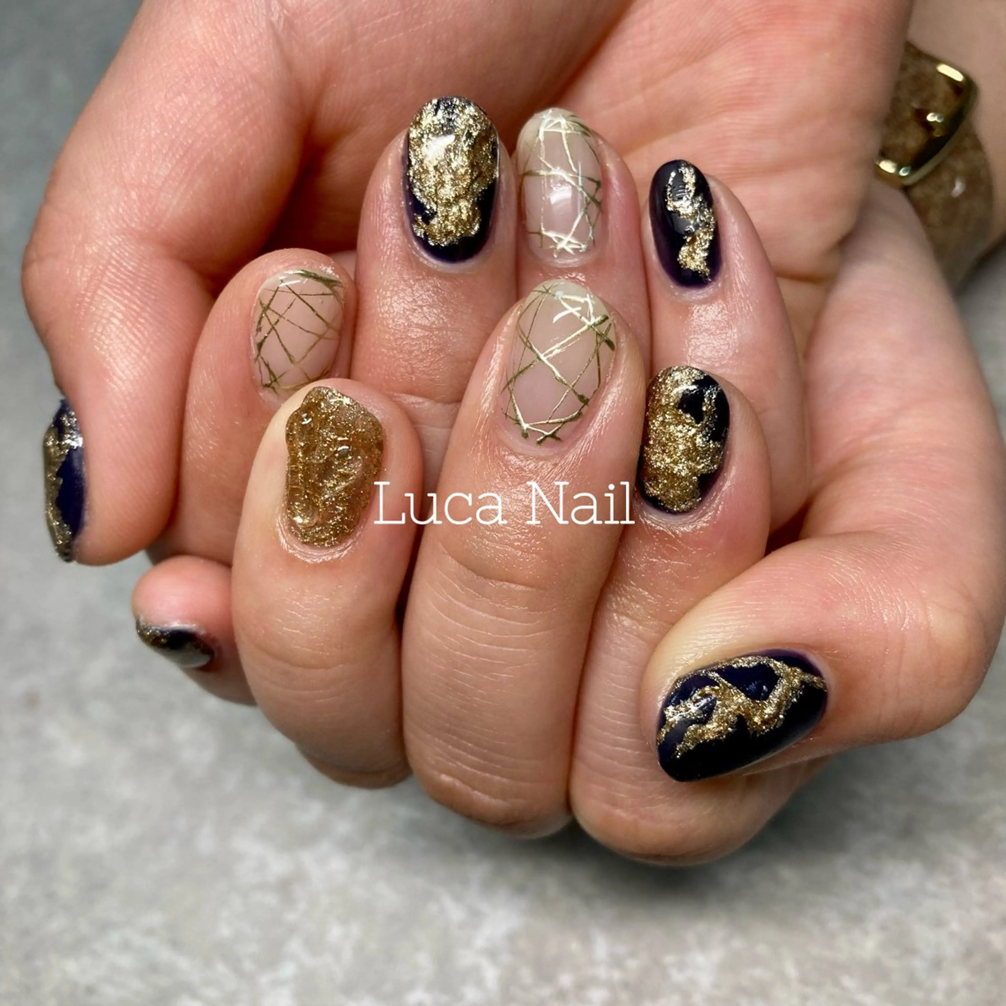 ネイル 成人式 ゴールド ネイビー Luca  Nail所属・Luca Nail 🌼yu-kaのネイルデザイン