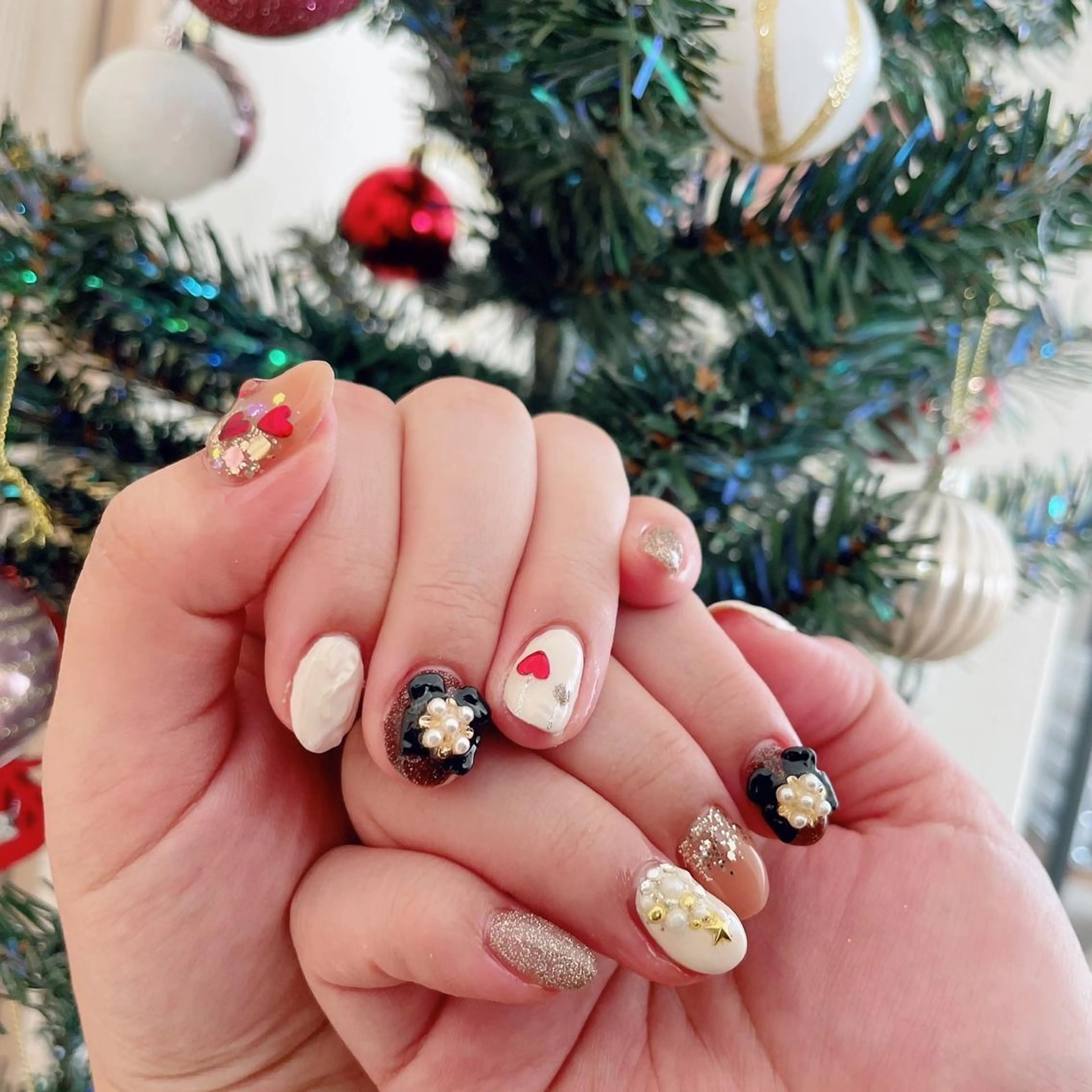ミディアム クリスマス ハンドネイル ハンドケア 💜MIYA nail川崎店のネイルデザイン