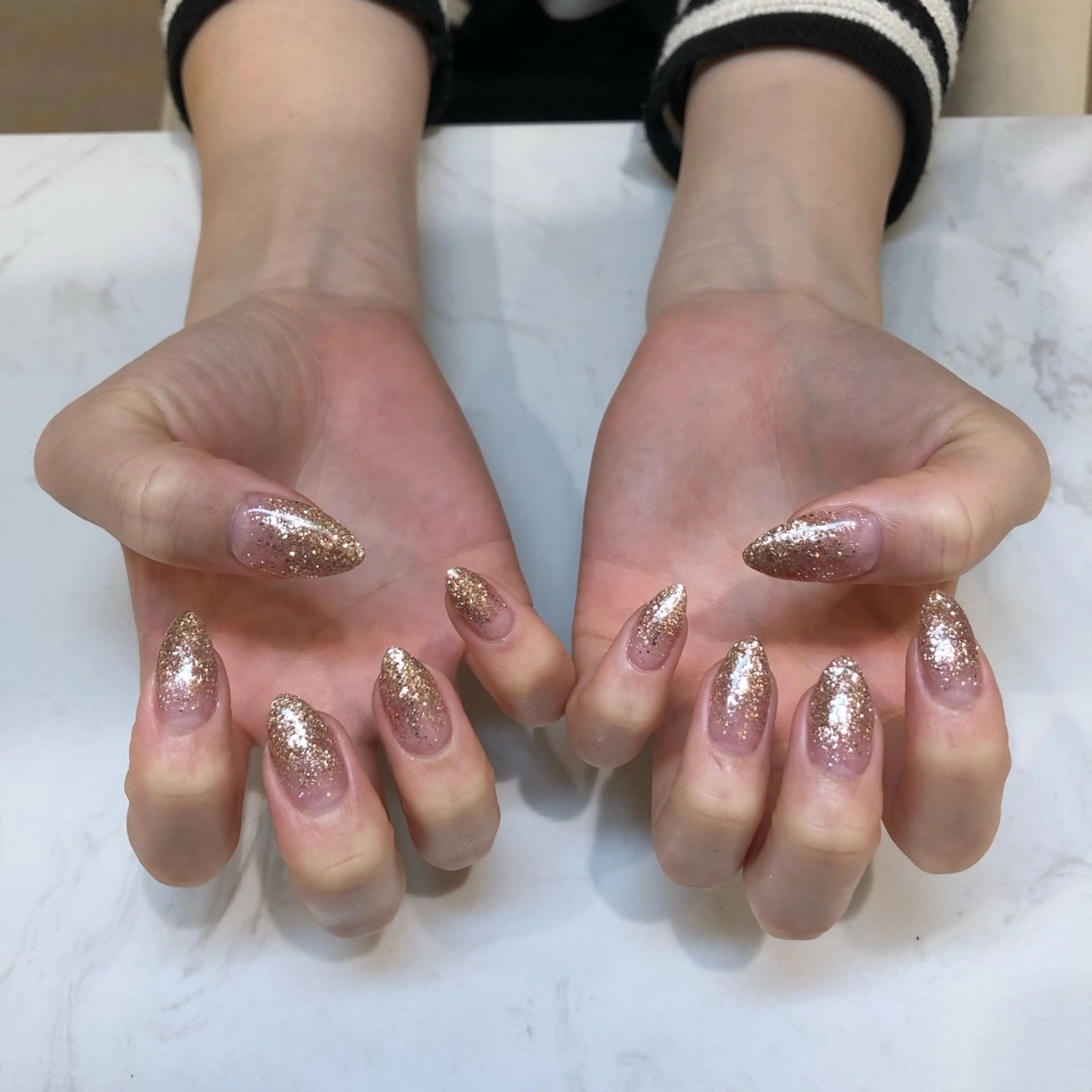 ネイル Raviy  新宿店所属・わたなべ あやかのネイルデザイン