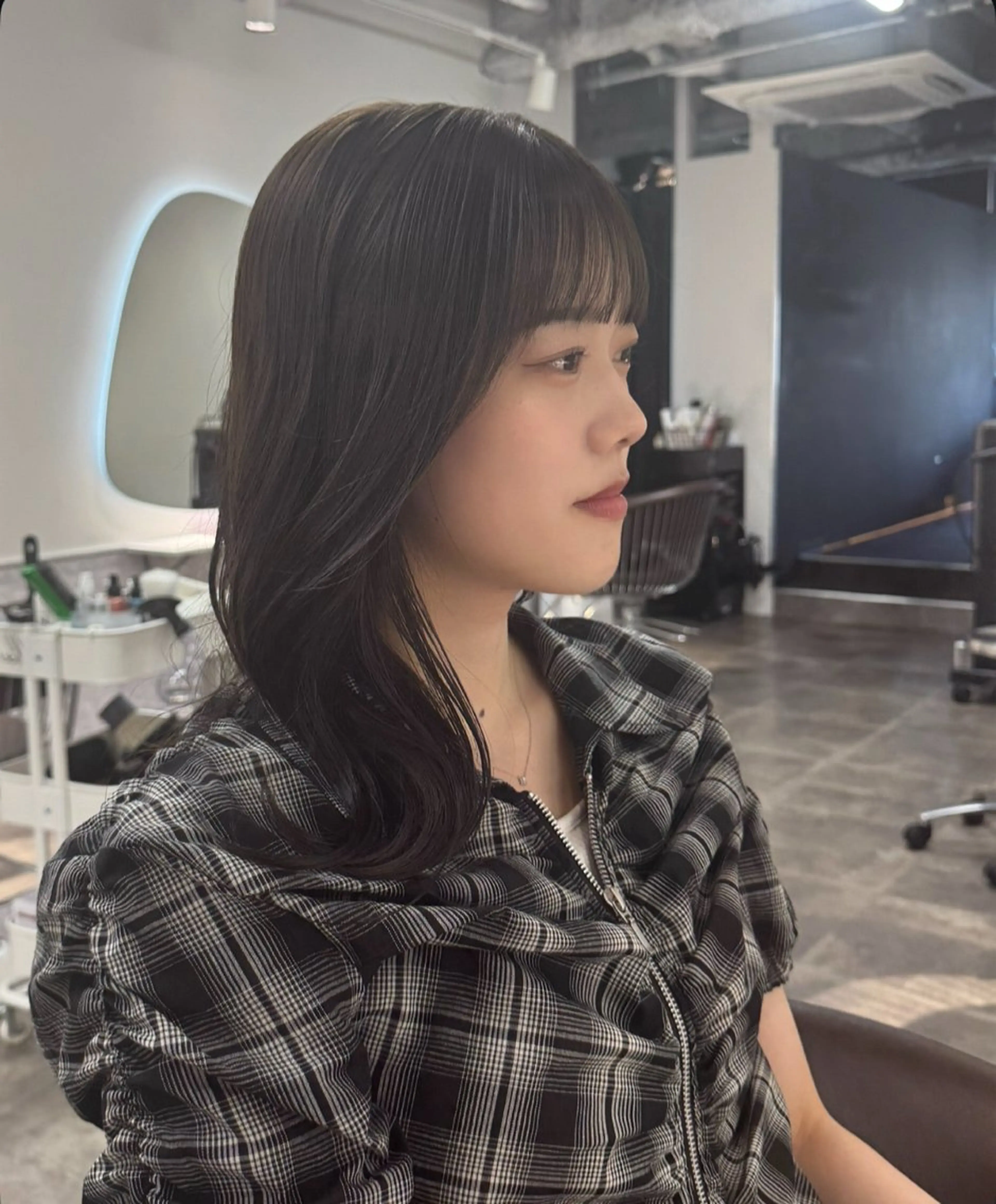 ミディアム カラー ブリーチ ケアブリーチ グレージュ オリーブグレージュ オリーブグレー カット ヘアカラー トリートメント ハイトーン/デザイン 新宿🦭戸羽のヘアスタイル