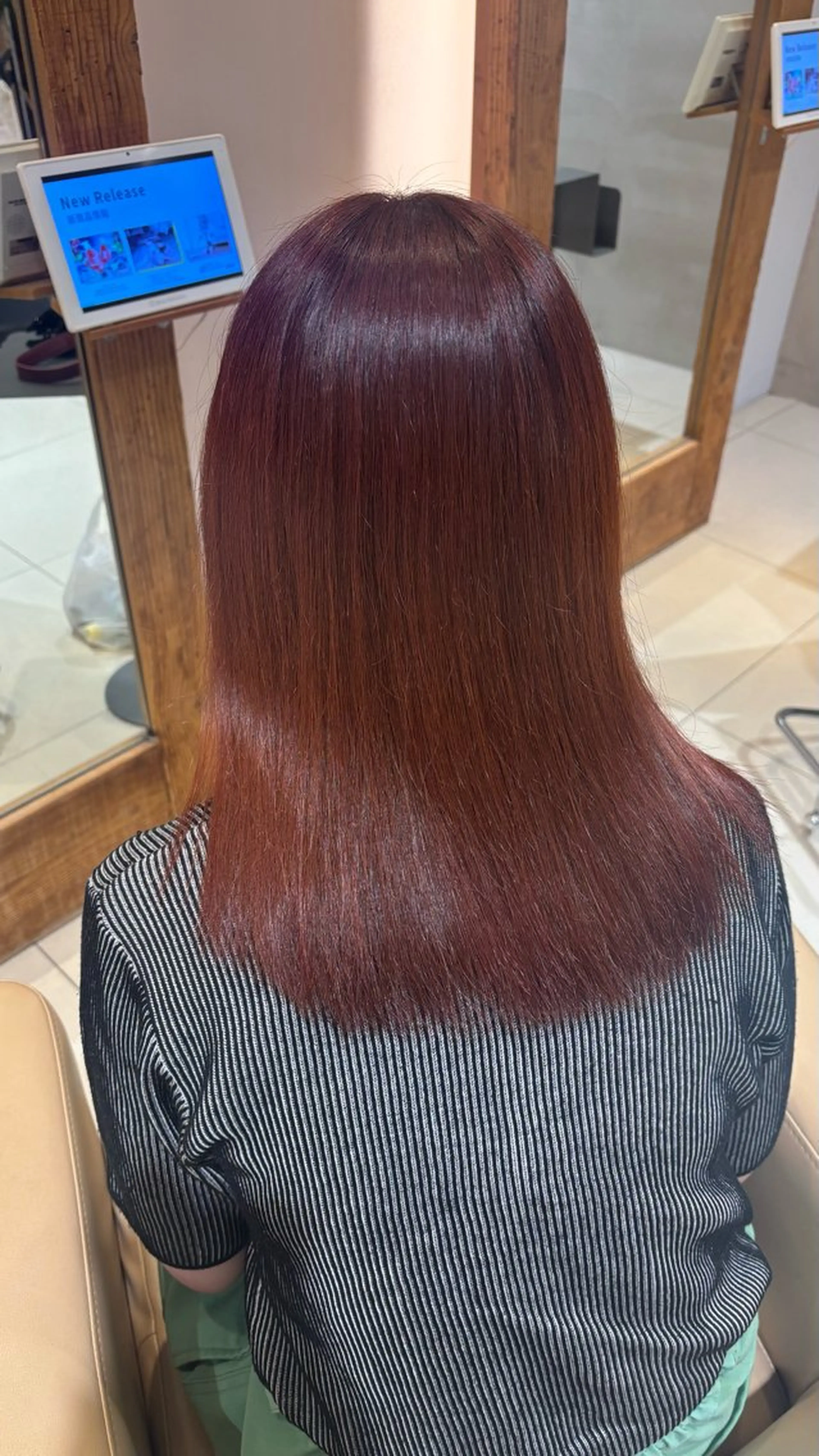 カラー オレンジ オレンジレッド レッドカラー 加藤 礼奈のヘアスタイル