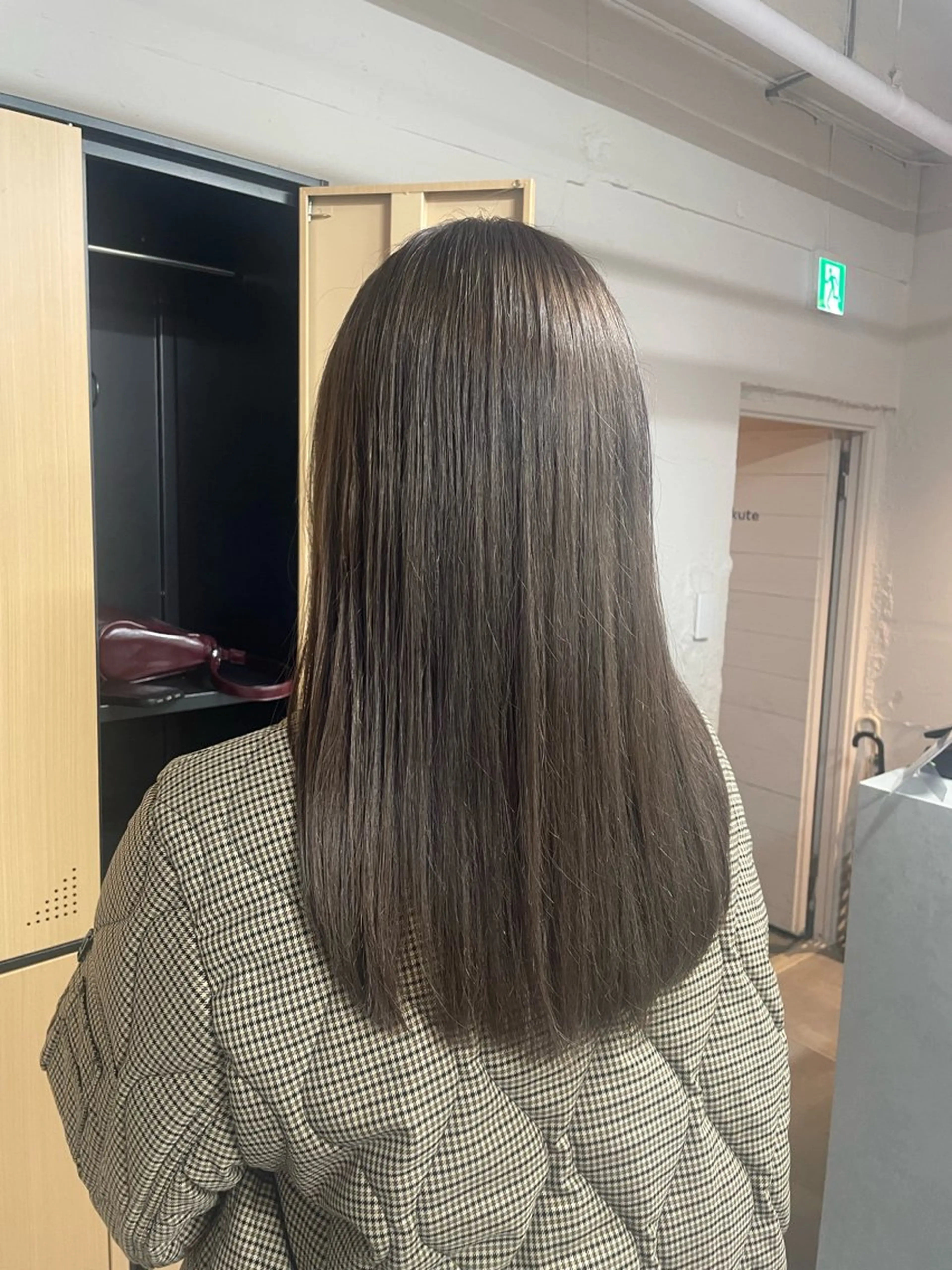セミロング カット ヘアカラー tokute 中野真咲🐺のヘアスタイル