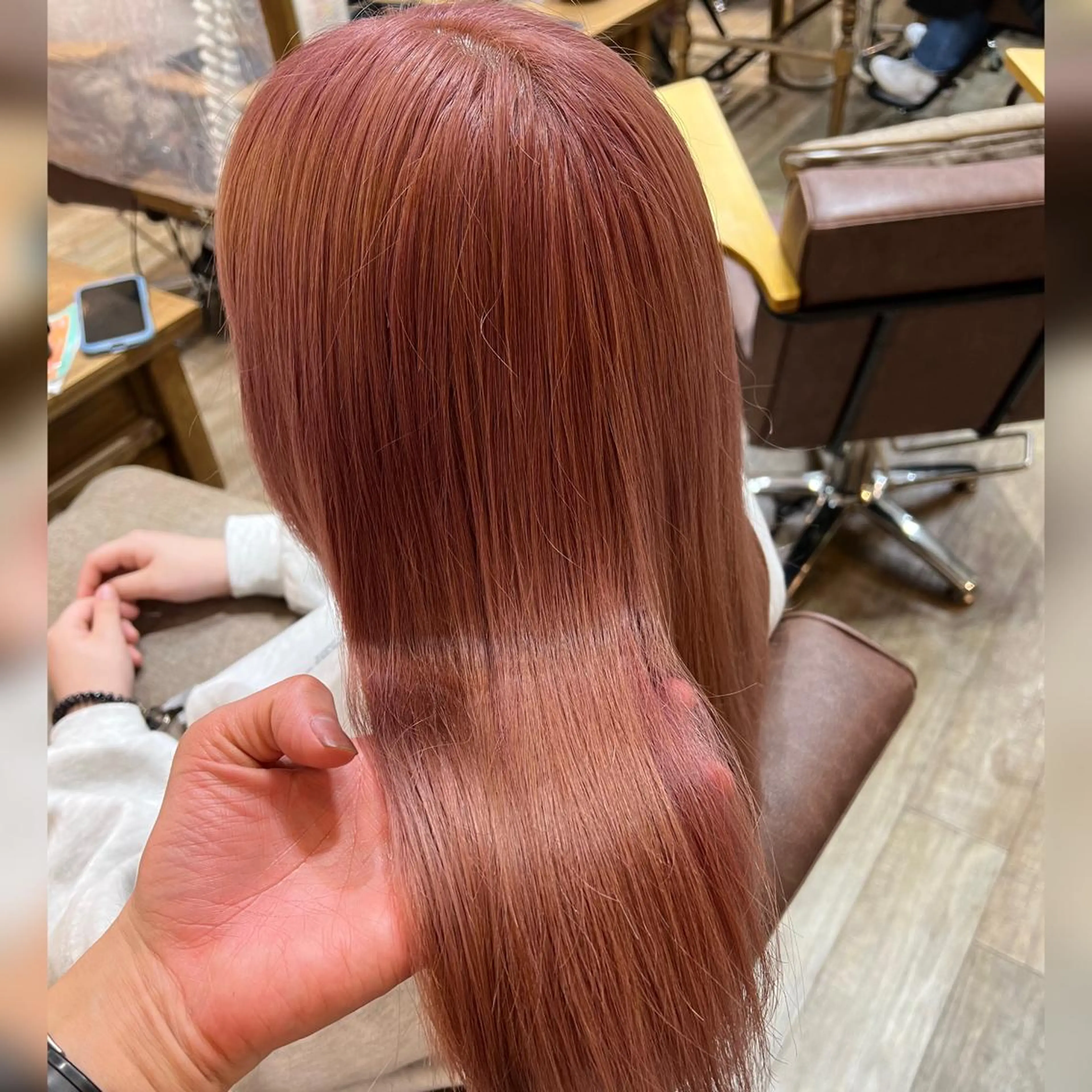 セミロング カラー ブリーチ ケアブリーチ 透明感カラー 韓国風カラー オレンジ カット ヘアカラー トリートメント ブリーチ/髪質改善/ レイヤー/YUTO‎のヘアスタイル