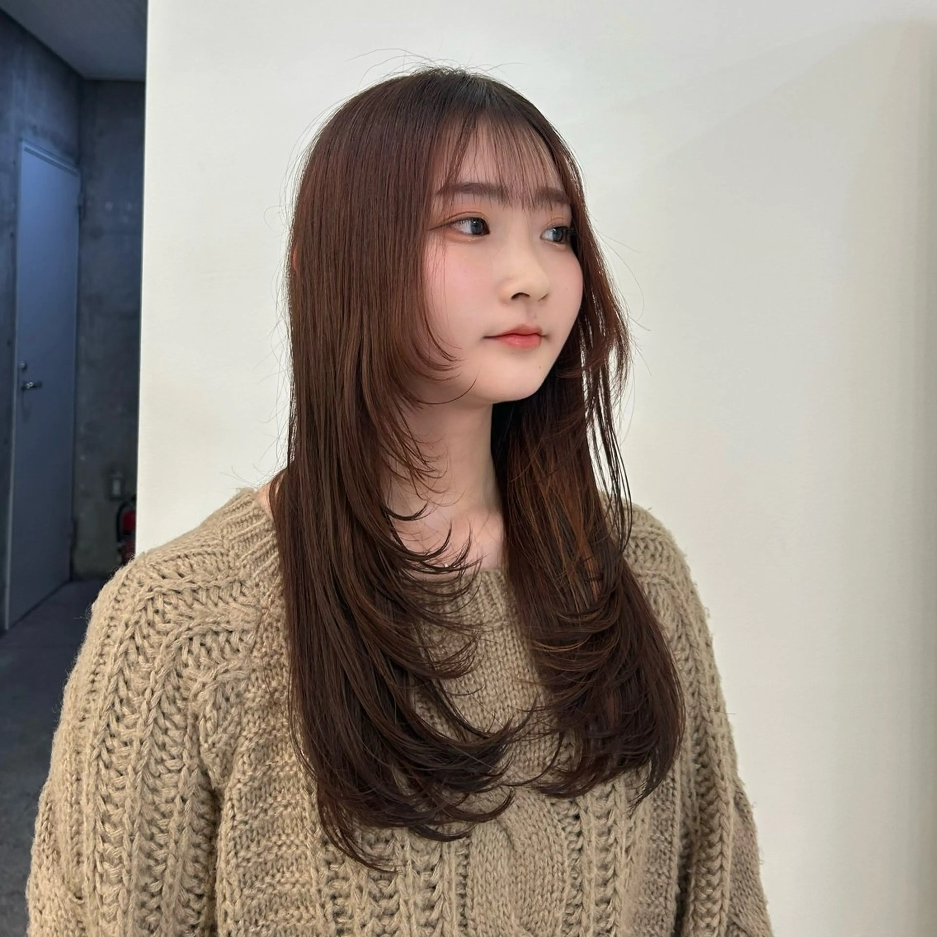 ロング カット ヘアカラー 縮毛矯正 大人っぽベージュ🤍 レイヤーRikutoのヘアスタイル