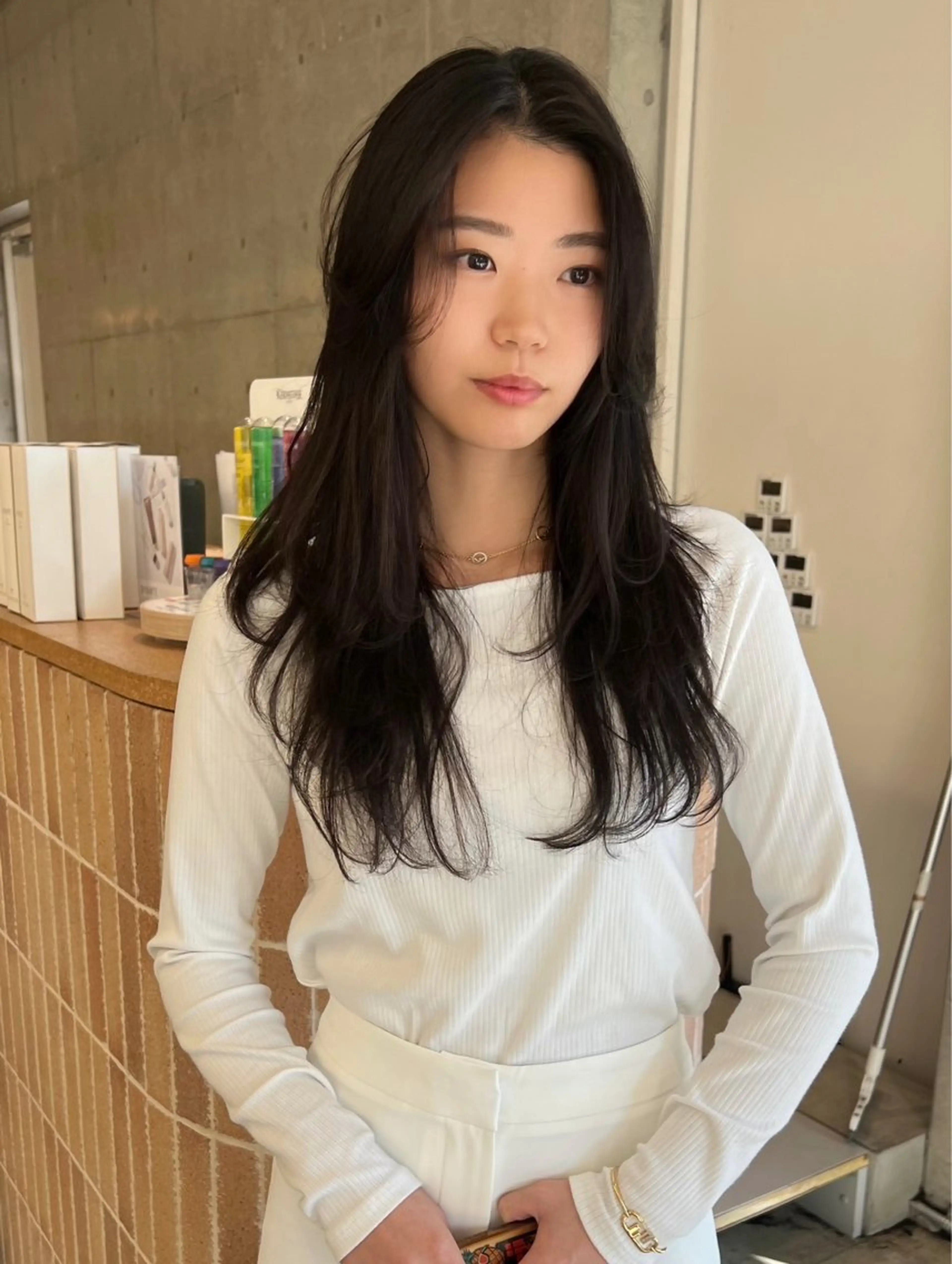 ロング カラー ロングレイヤー アッシュ ベージュカラー ブリーチ 透明感カラー カット ヘアカラー トリートメント 日本一丁寧なカット/ 小林輝🍀︎のヘアスタイル