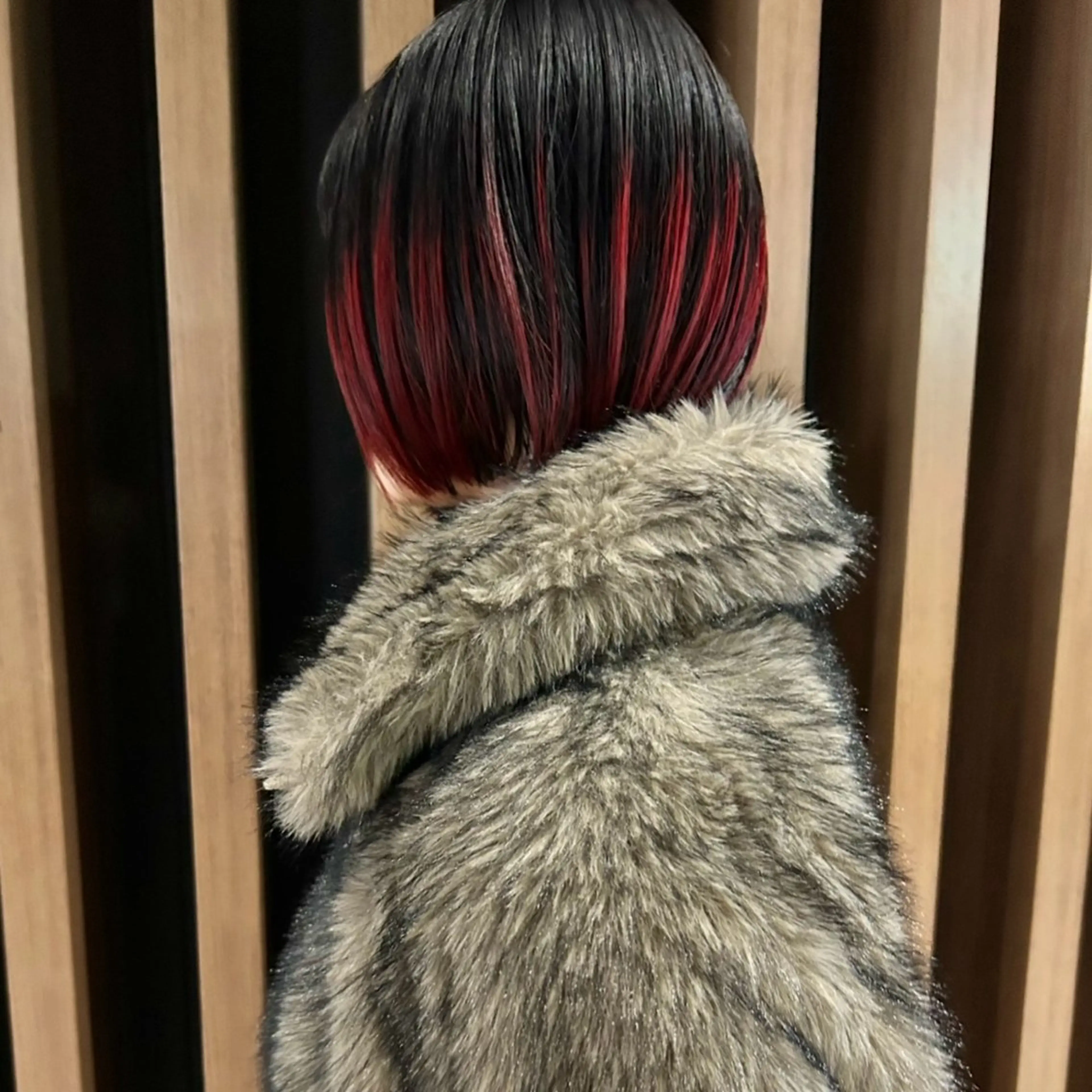 ショート カラー デザインカラー カット ヘアカラー トリートメント ヘアセット ハイトーン/ブリーチ 似合せカット/パーマのヘアスタイル