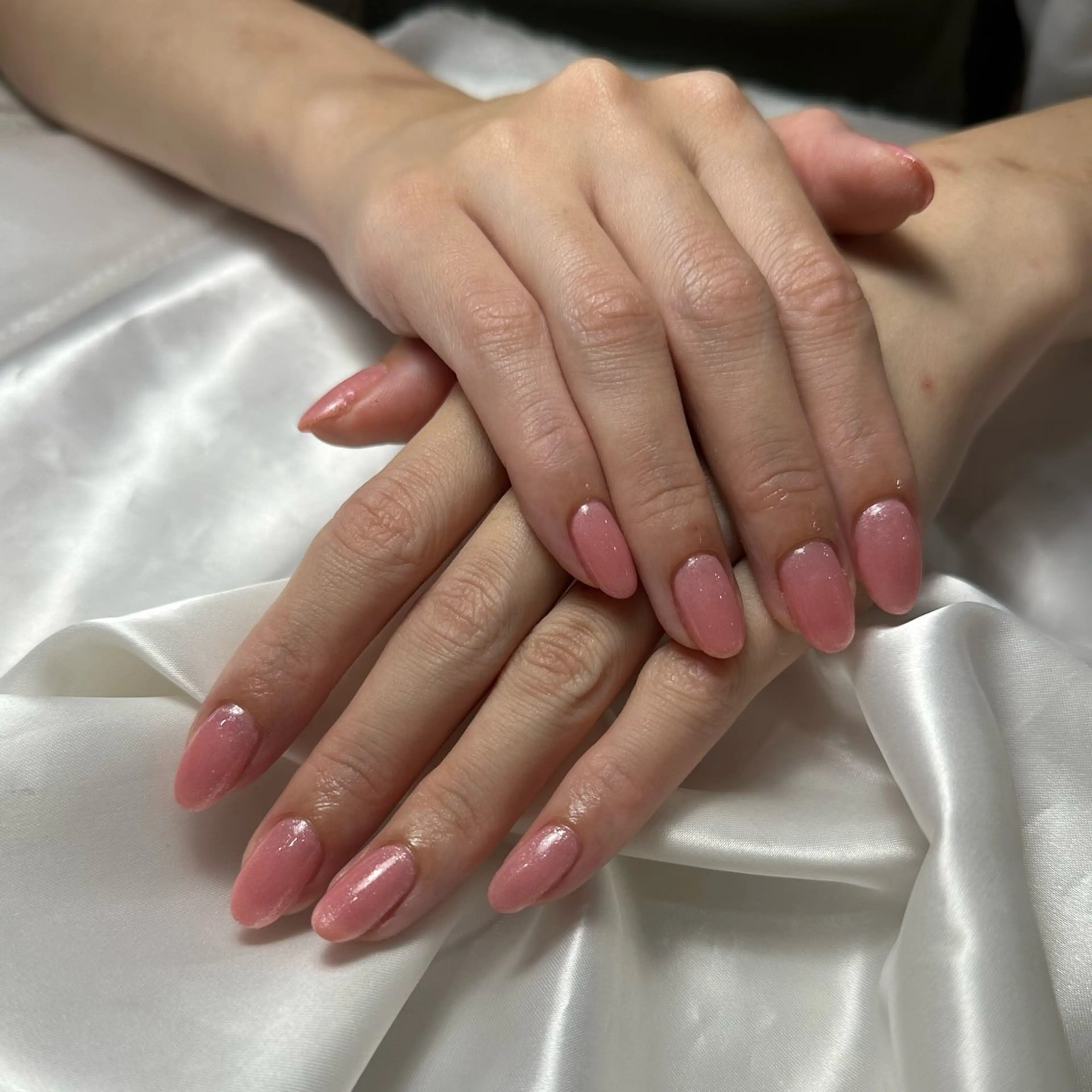 ネイル キラキラネイル ラメ(グリッター) オフィスネイル ワンカラーネイル ピンク ハンドネイル Ray nail natsu🎀のネイルデザイン