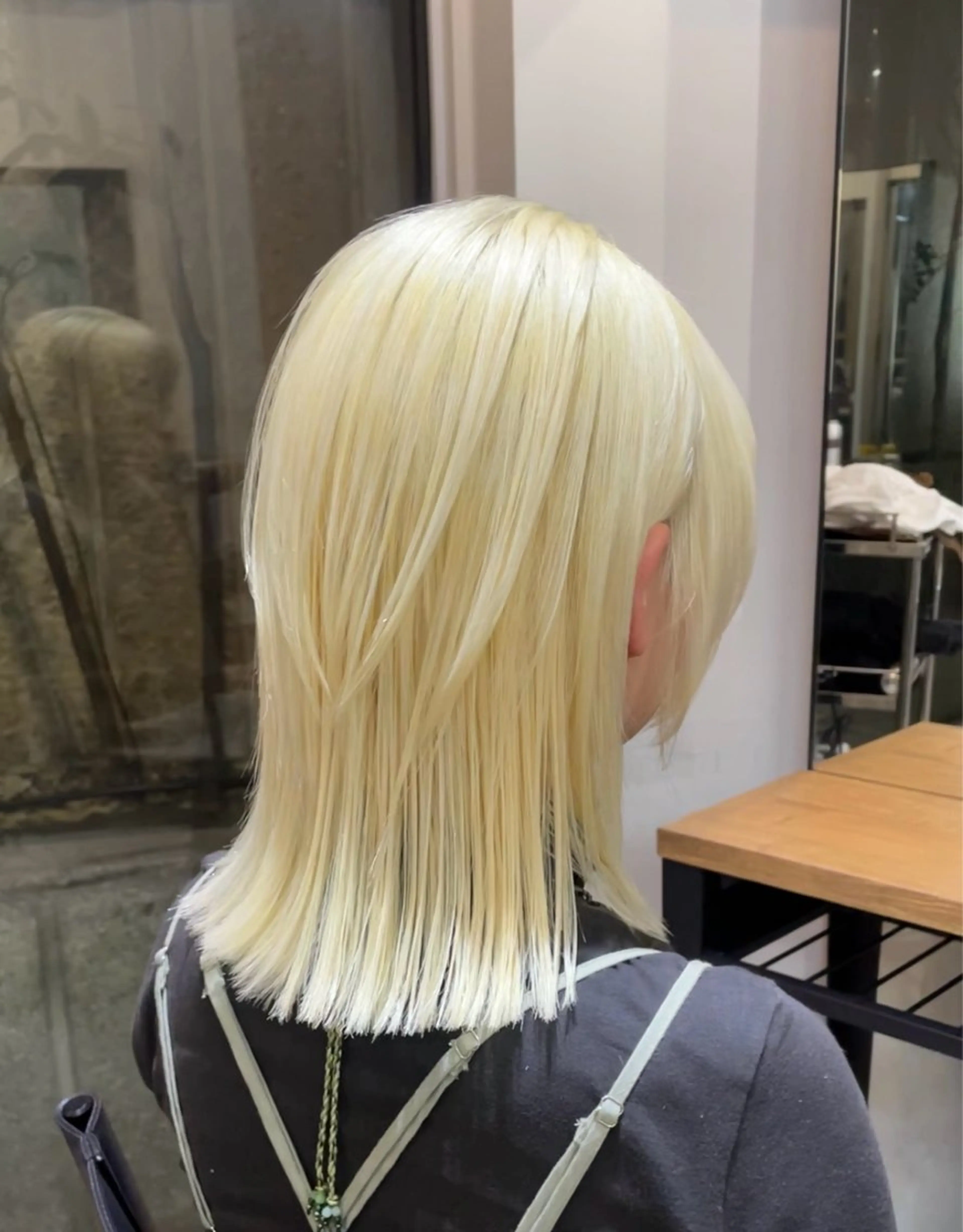 セミロング カラー ブリーチ 抜きっぱなしブロンド 海外ハイトーン 🇺🇸sakiのヘアスタイル