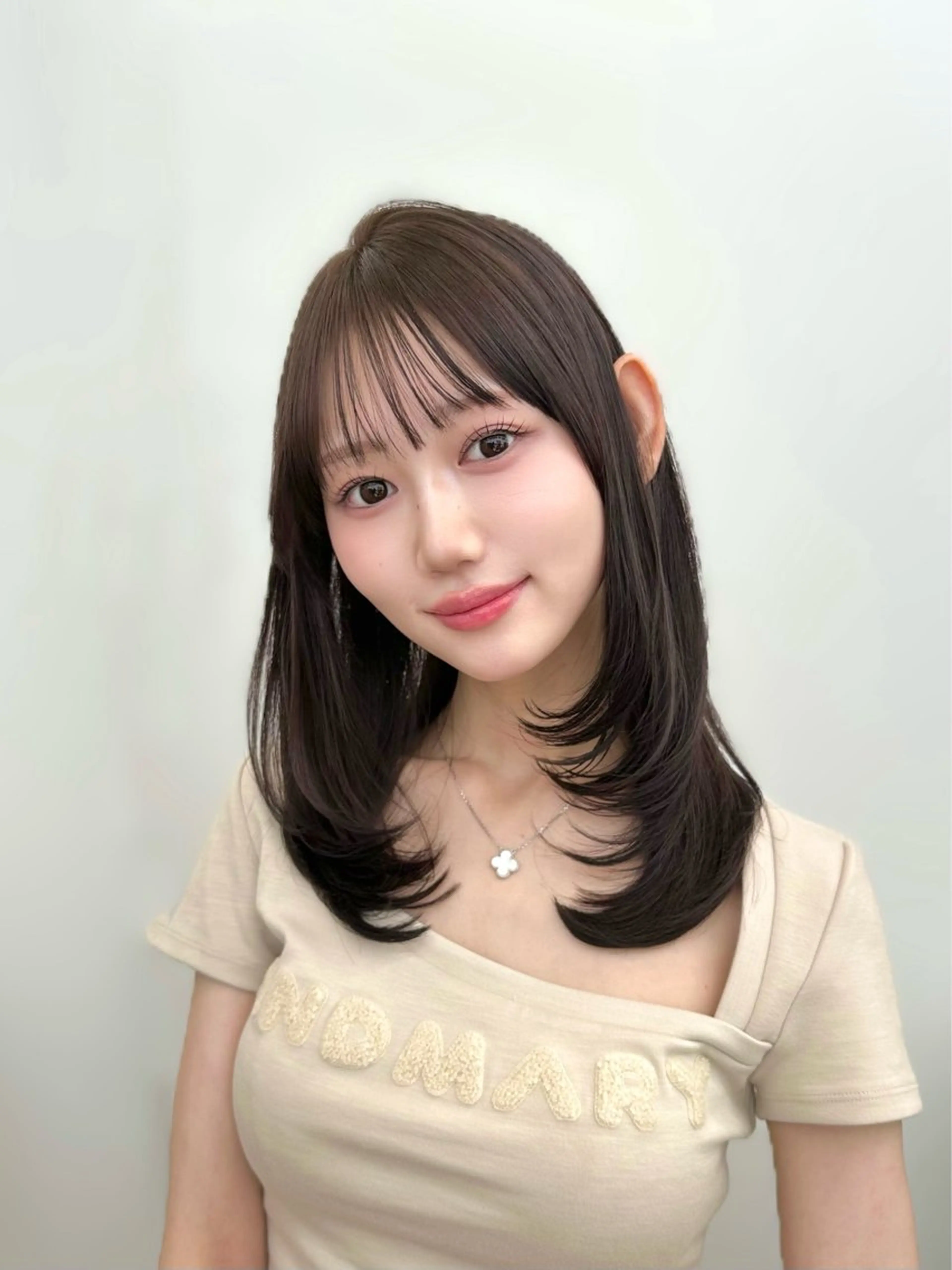 ミディアム カラー ミディアムレイヤー 透明感カラー グレージュ レイヤーカット カット ヘアカラー ヘアセット 盛れる顔周り /透明感/かりん🎀のヘアスタイル