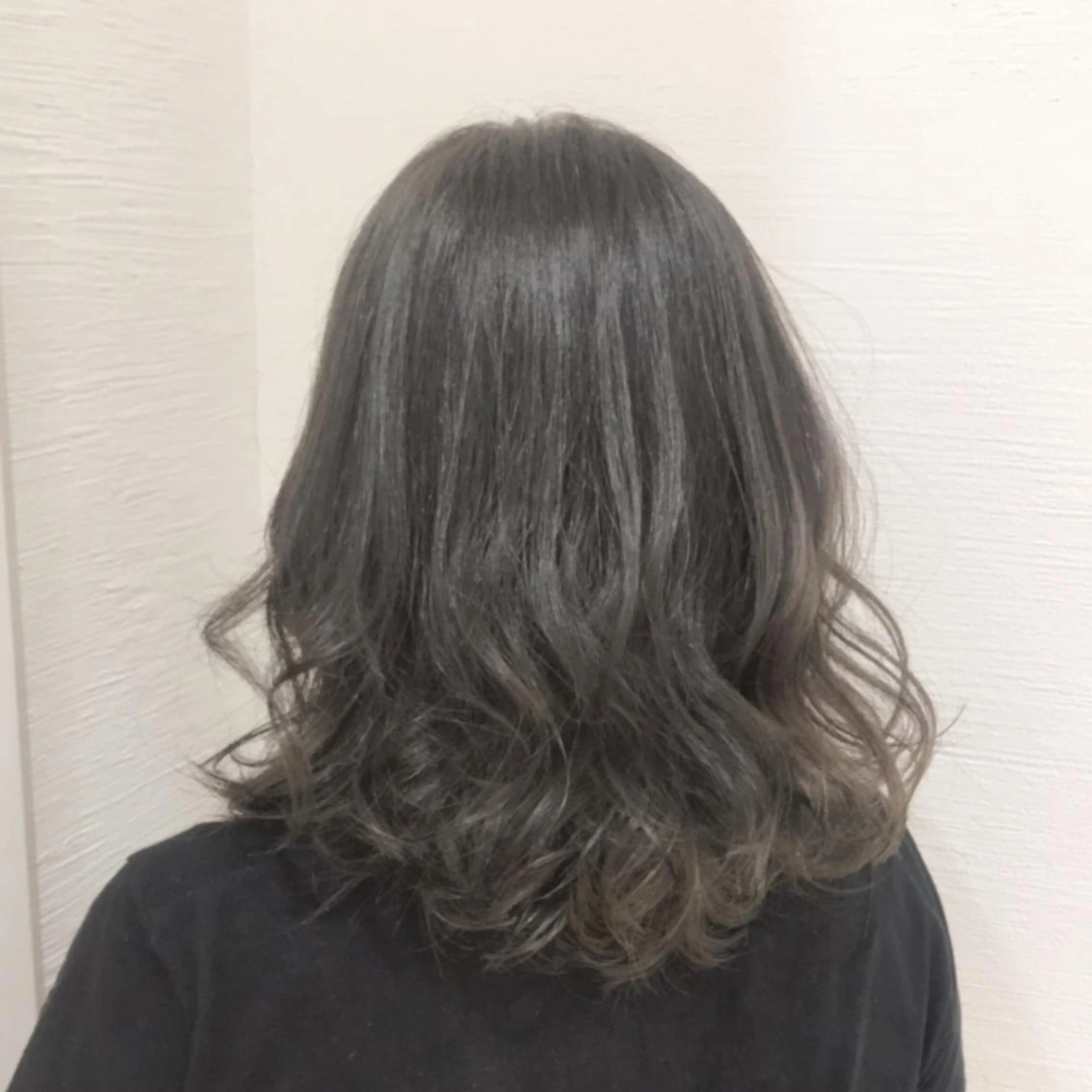 ミディアム ハイライト ヘアカラー 岸川 恭子のヘアスタイル