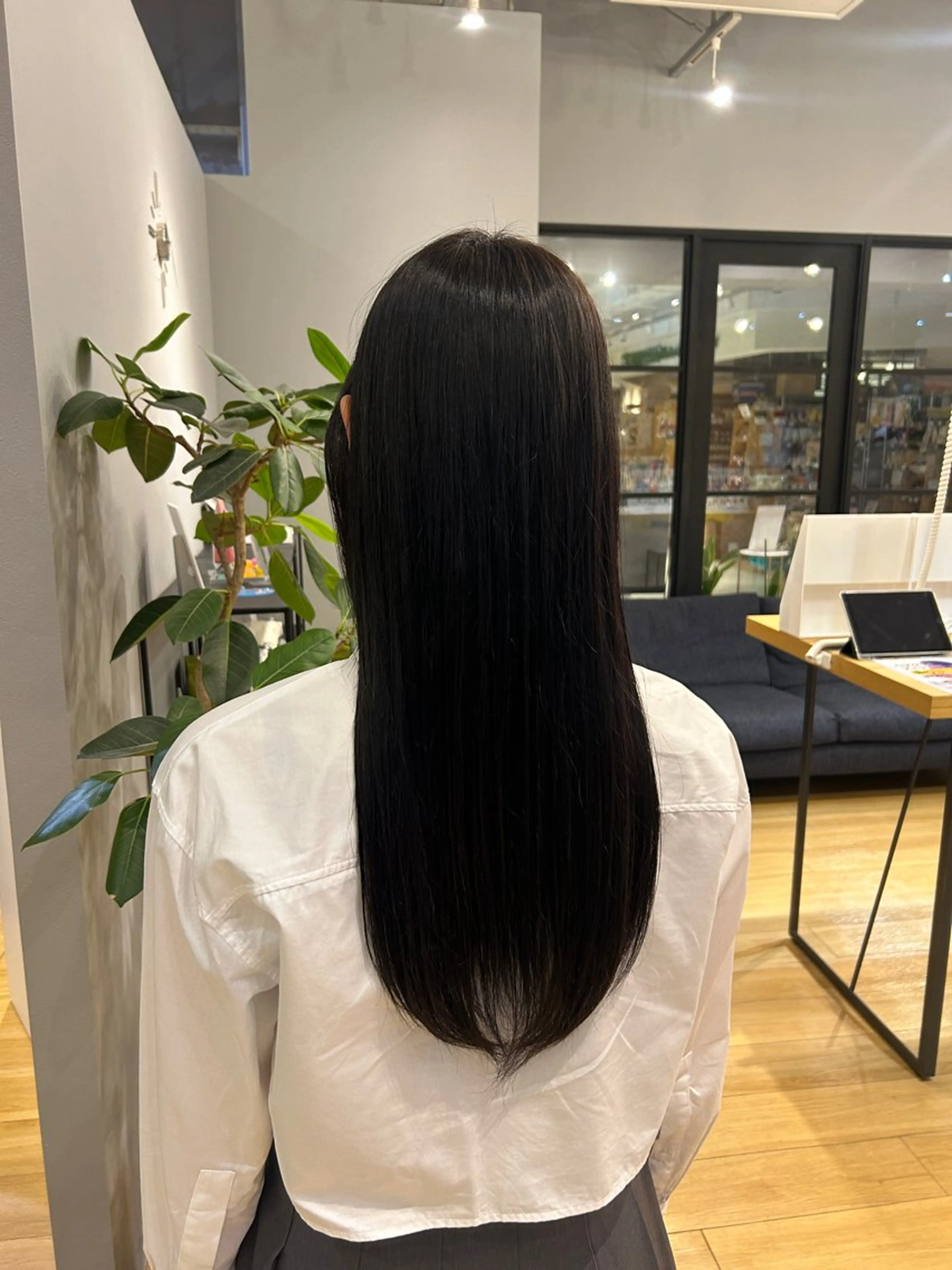 ロング カラー 透明感カラー 吉岡美音 GIEN NU茶屋町のヘアスタイル