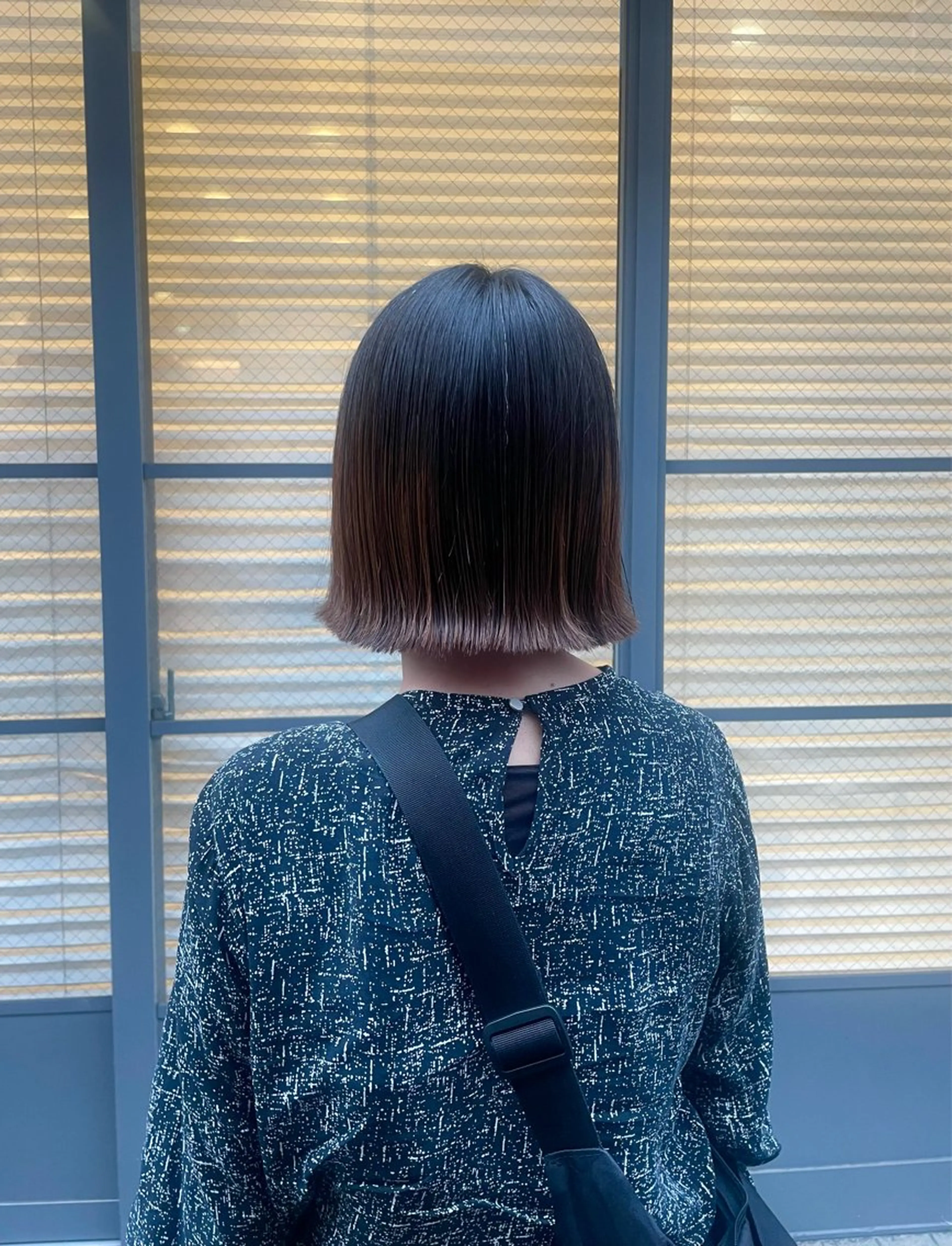 ショート ボブ 外ハネヘア 🪸暖色艶カラー/ shiori🫧のヘアスタイル