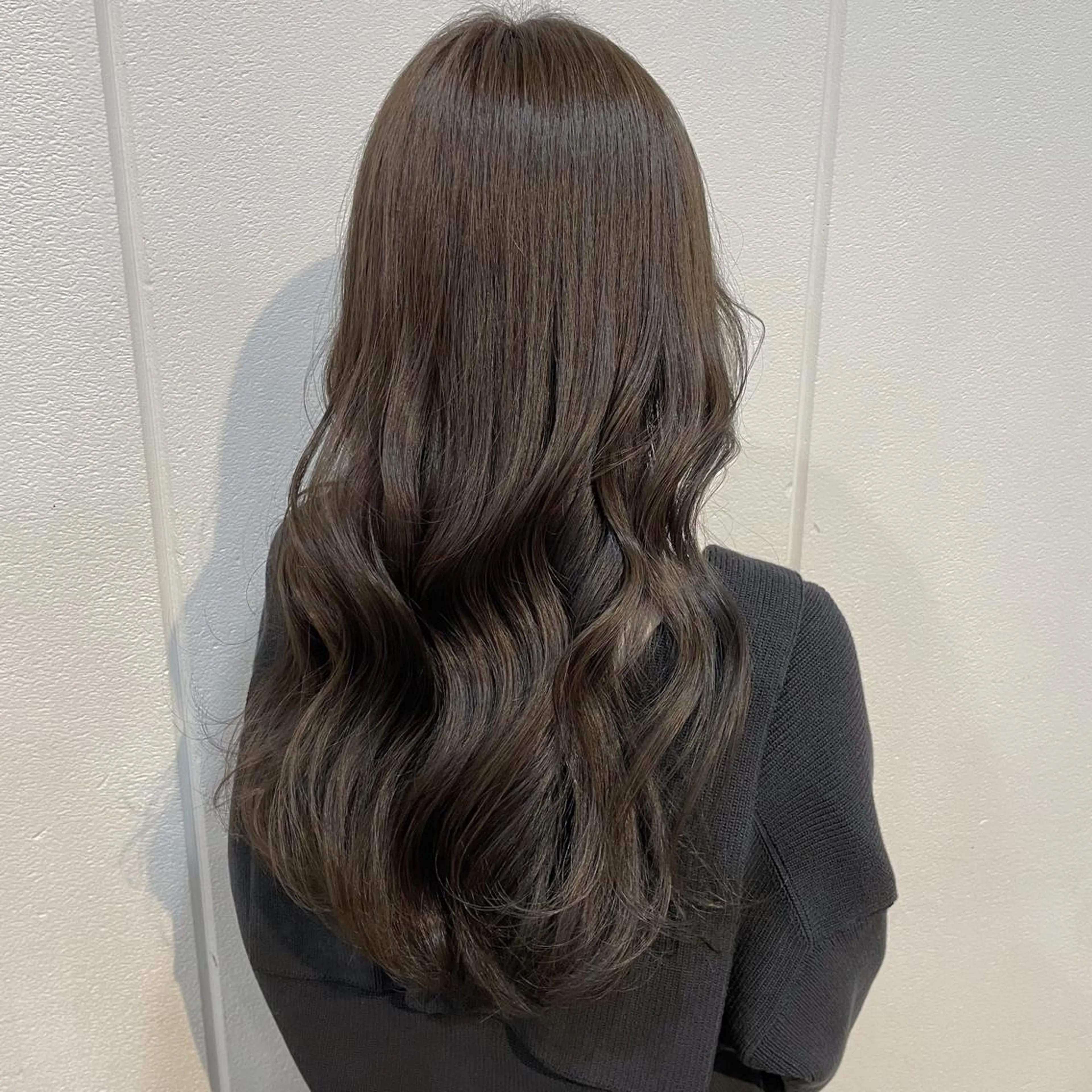 ロング カラー ダークグレー ダークグレージュ グレージュ Lolonois梅田 /Okazaki:)のヘアスタイル