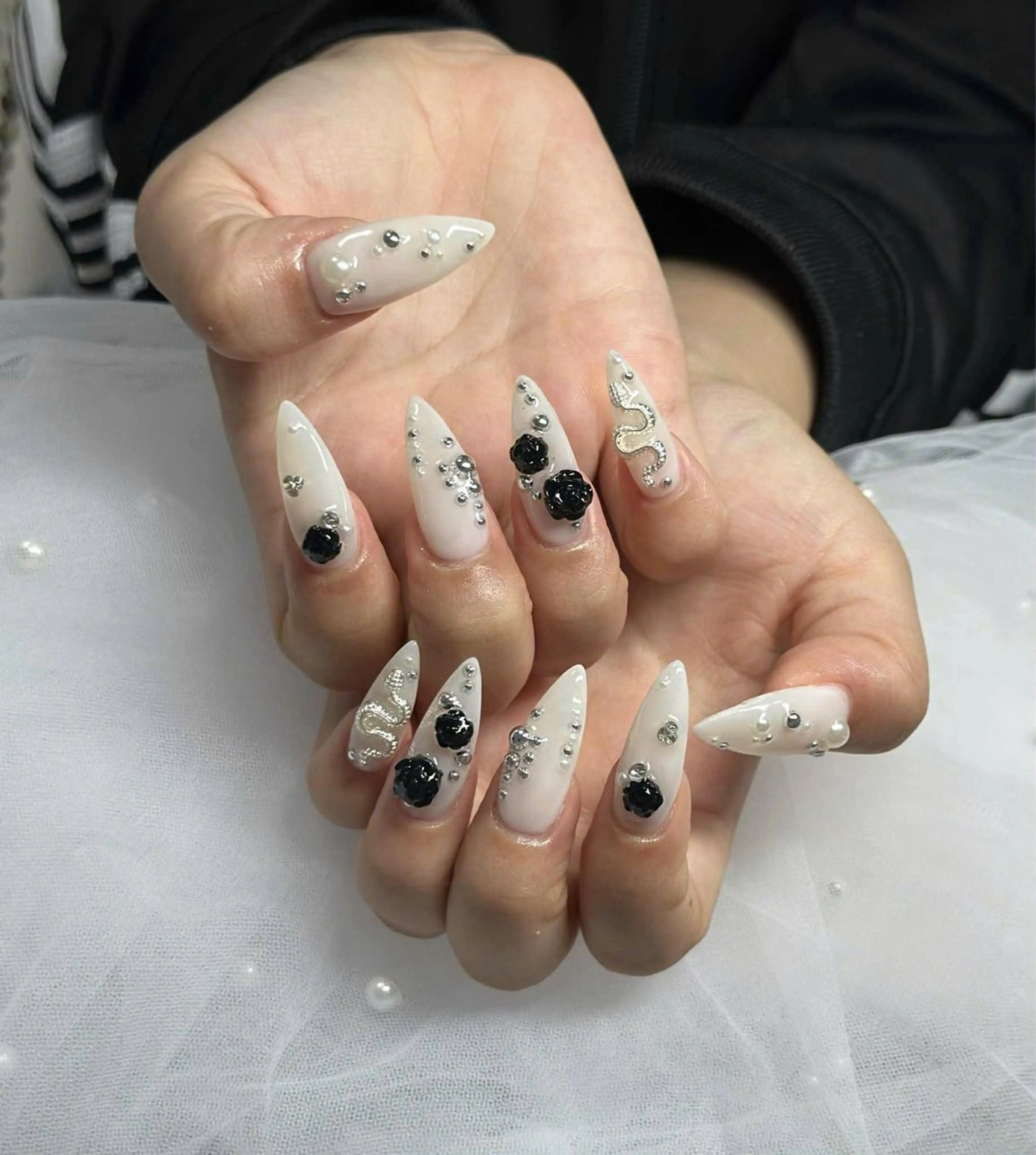 ネイル フレンチネイル ジェルネイル ガラスフレンチ ハロウィン ハート ハンドネイル H.baby Nail Salonのネイルデザイン