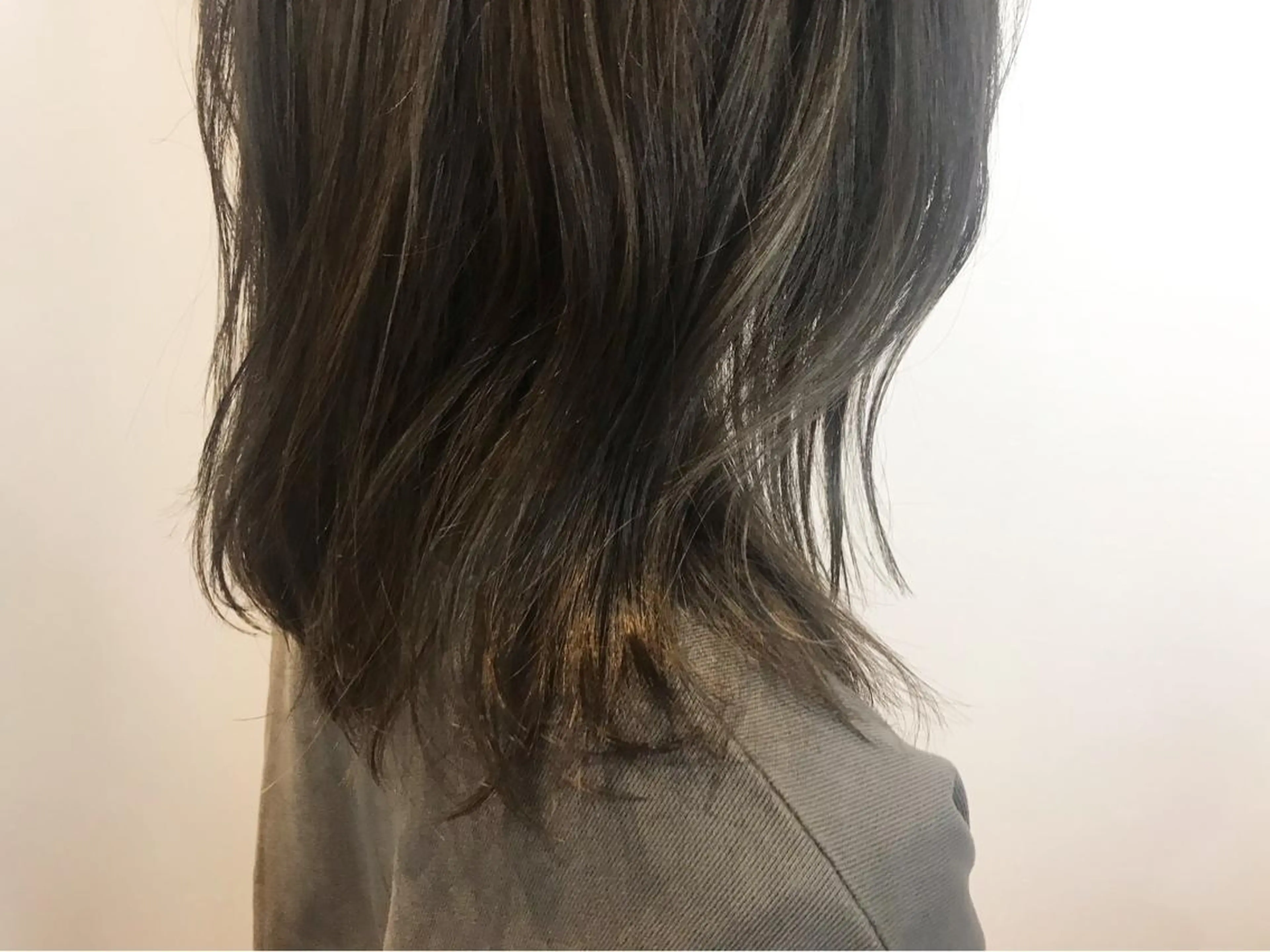 セミロング カラー イルミナカラー 【Uneユヌ】菊地 春那のヘアスタイル