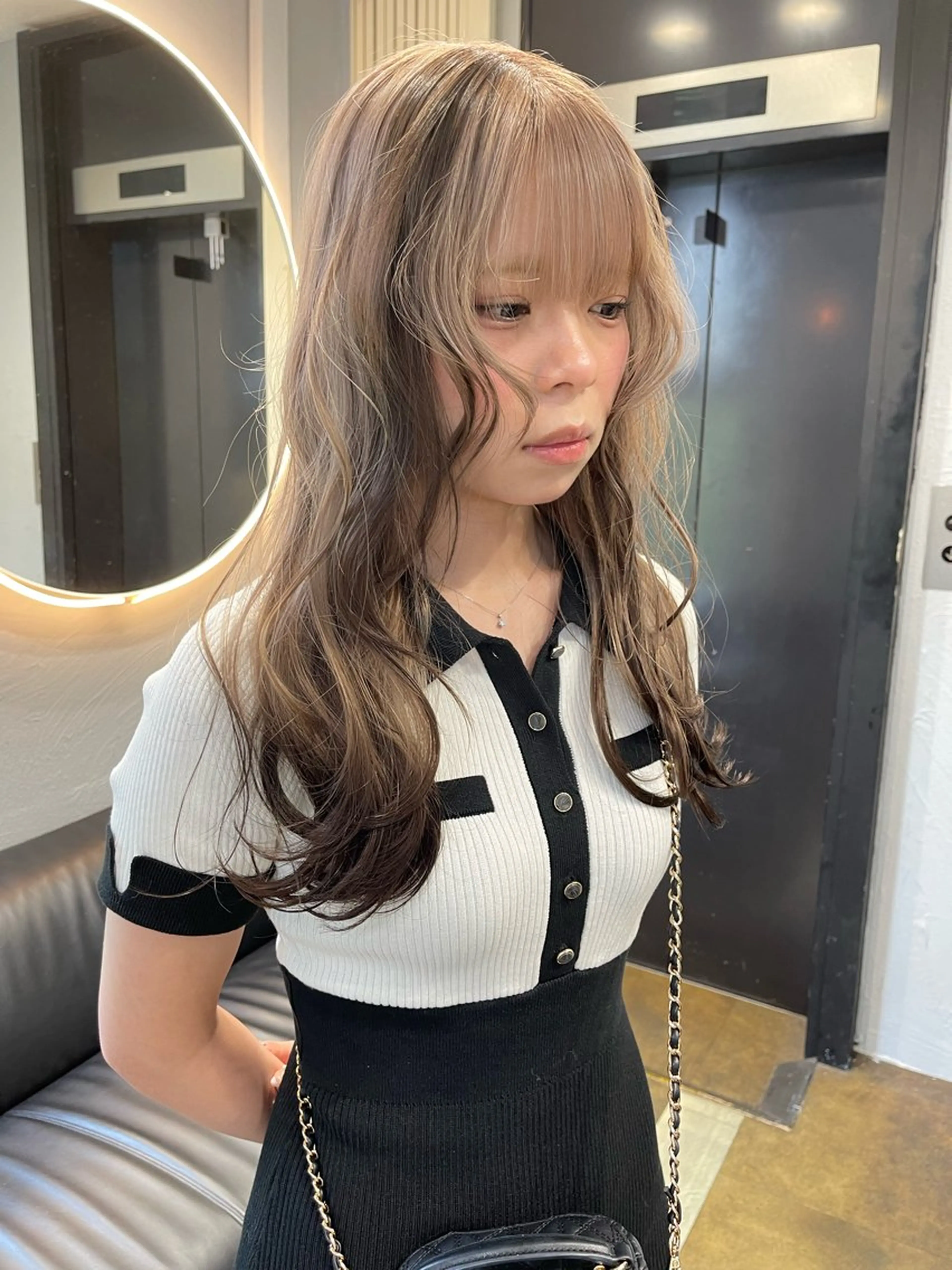 ロング カラー ベージュカラー ブリーチ ケアブリーチ デザインカラー ダブルカラー カット ヘアカラー トリートメント 宮崎　達也 ミルクティーベージュのヘアスタイル