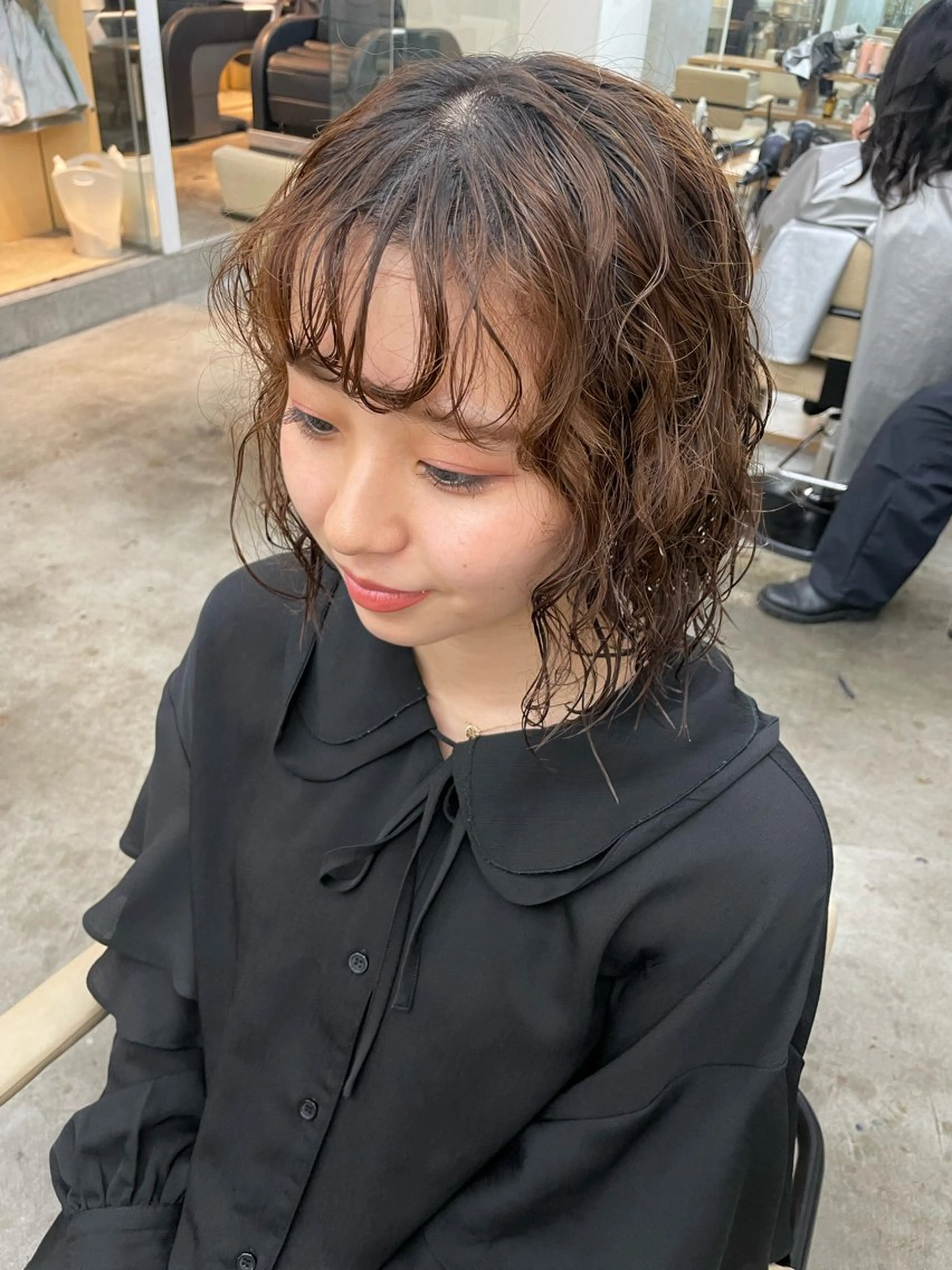 ミディアム パーマ ミディアムパーマ ツイストスパイラルパーマ ボブ ハイライト 髪質改善 パーマ スパイラルパーマ 🌐hina⭐️のヘアスタイル