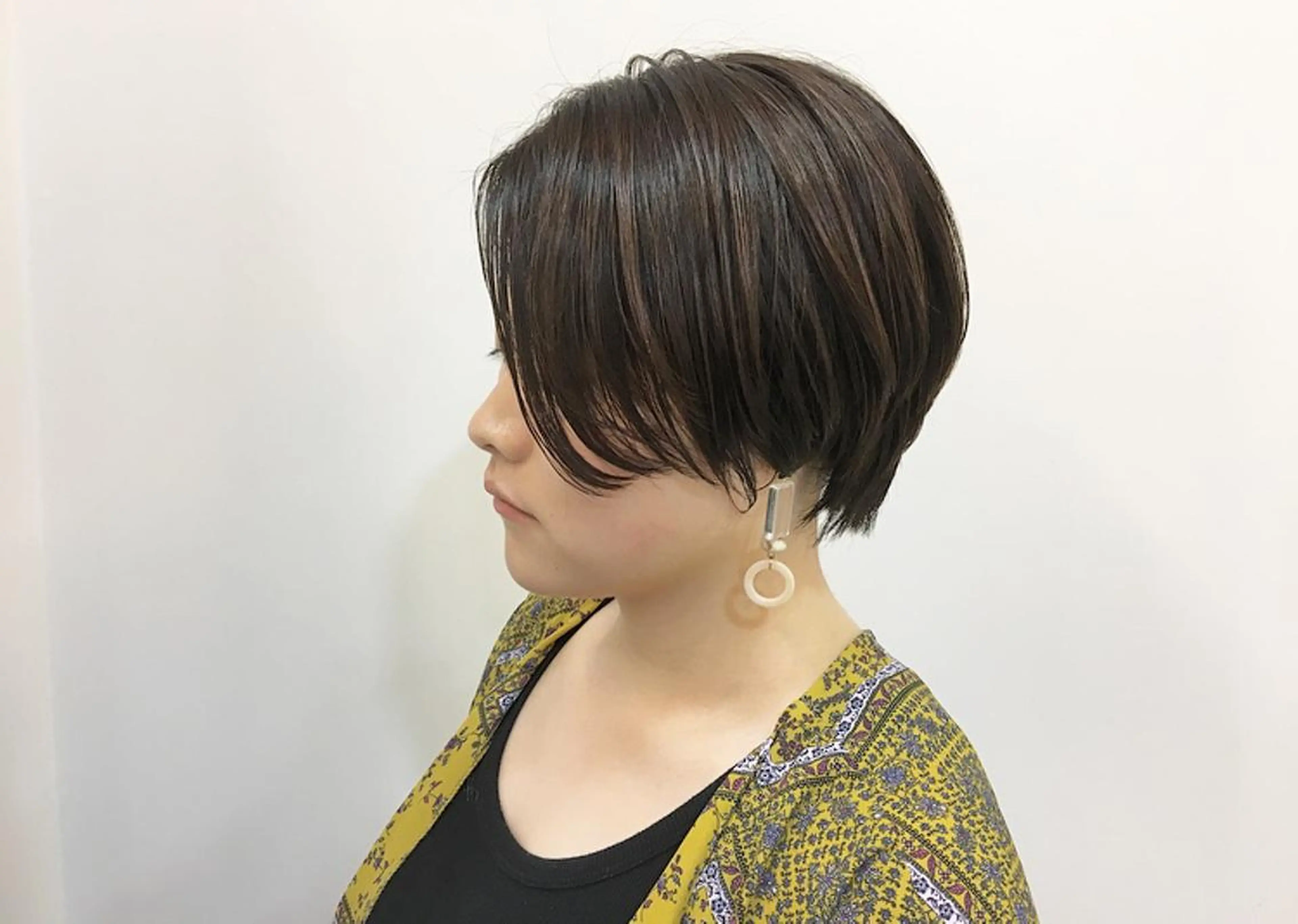 ショート カラー ハンサムショート アッシュ ハイライトカラー ハイライト ショートヘア カット ヘアカラー トリートメント 鈴木 翔梧のヘアスタイル