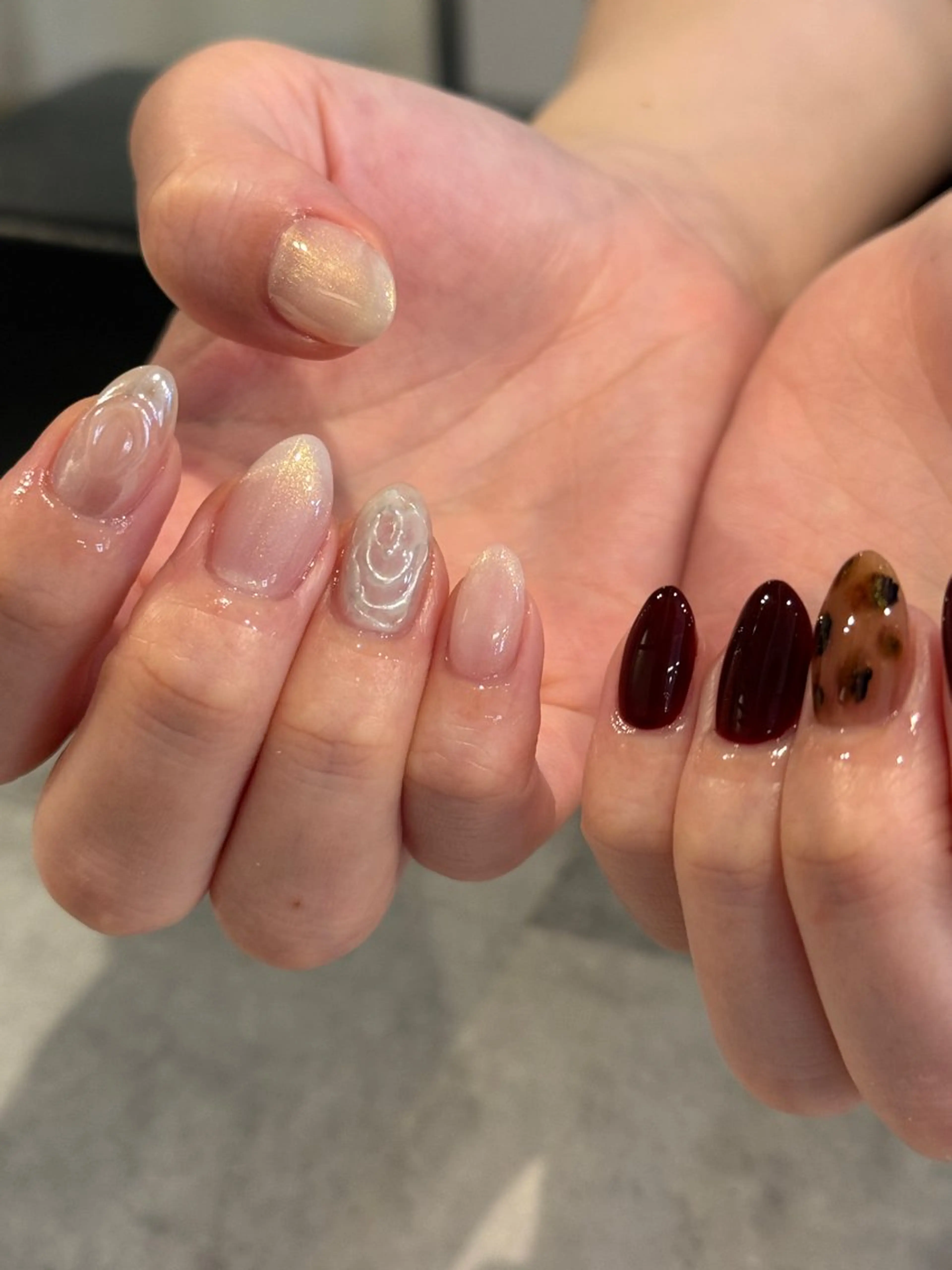 ネイル べっ甲ネイル ニュアンスネイル ハンドネイル ikoi🫧 Kotomiのネイルデザイン