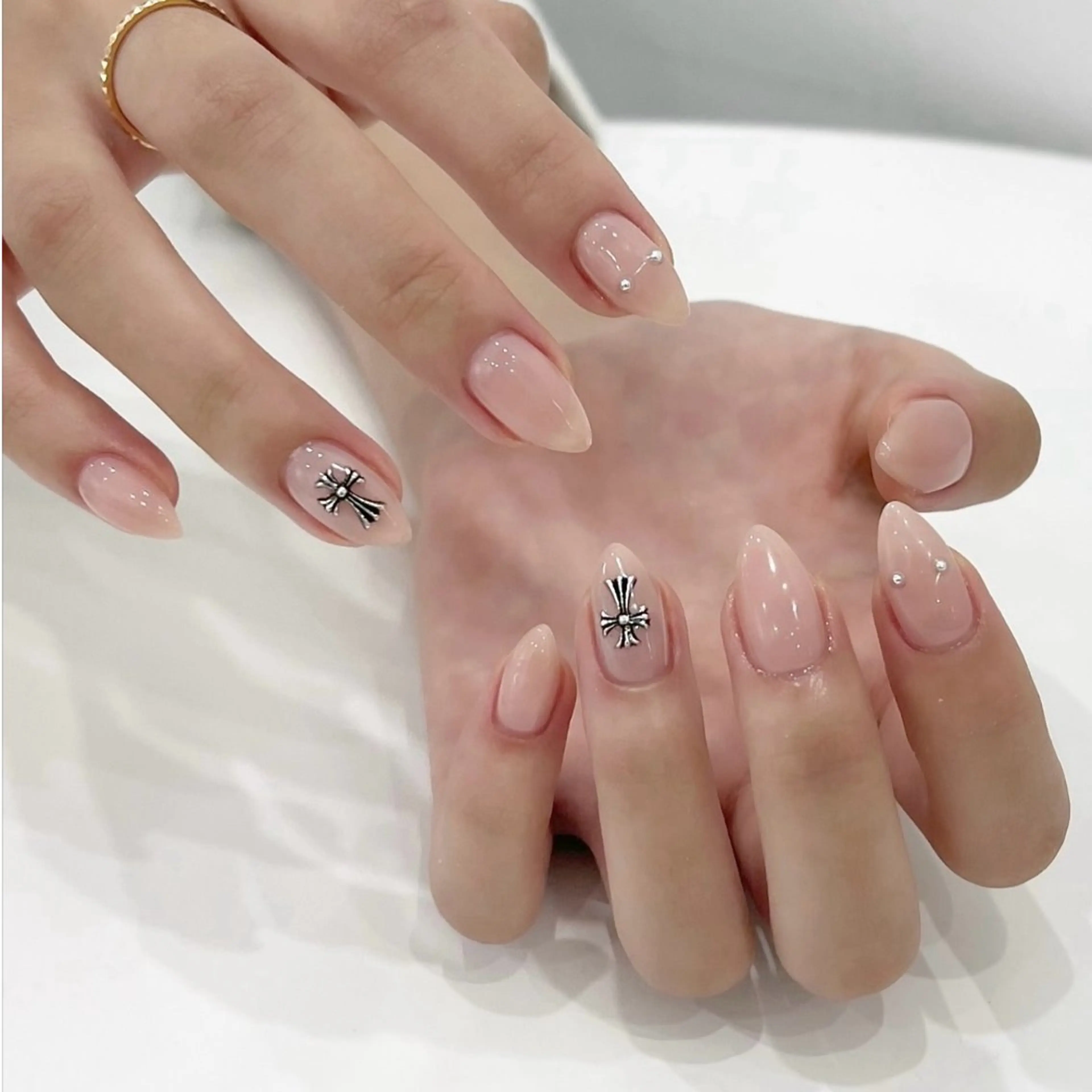 ネイル キラキラネイル 韓国ネイル 水色 マグネットネイル ミラーネイル ハンドネイル ハンドケア Lala Nails所属・Lala Nailsのネイルデザイン