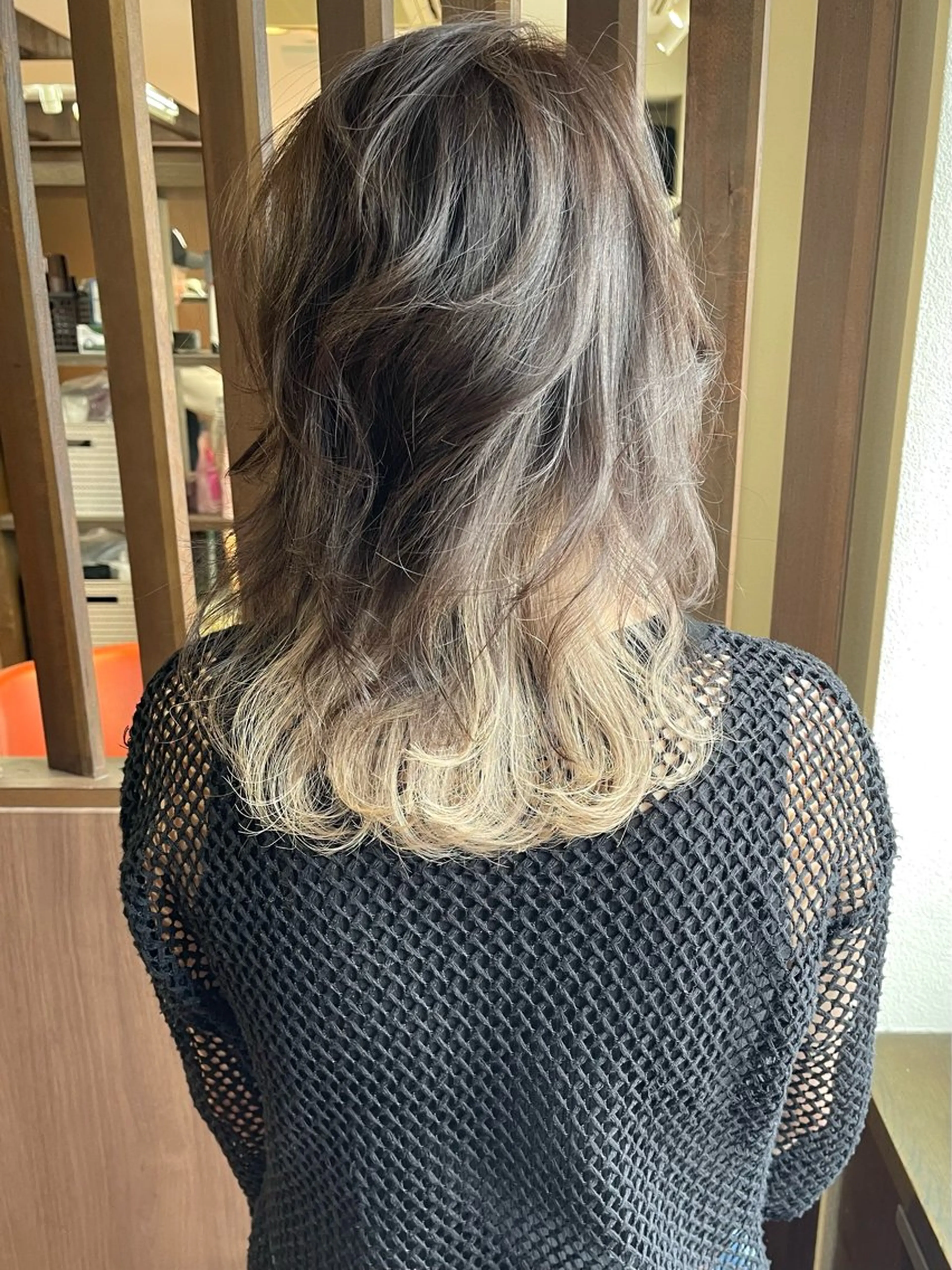 ミディアム カラー ウルフカット カット ヘアカラー トリートメント 髪質改善ｶﾗｰ ｹｱﾌﾞﾘｰﾁ/ﾀﾑのヘアスタイル