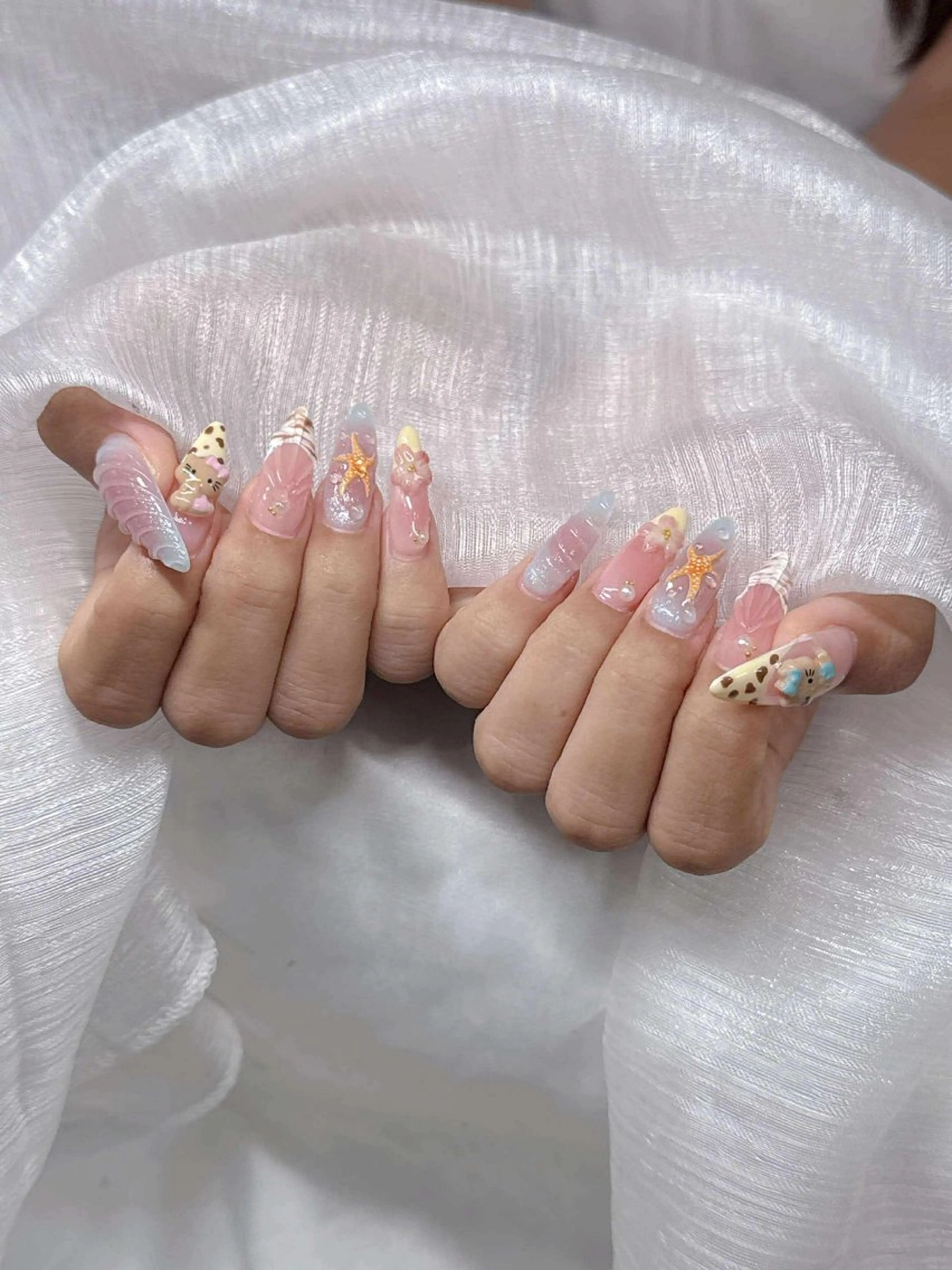 ネイル ハンドネイル Lee Nailsのネイルデザイン