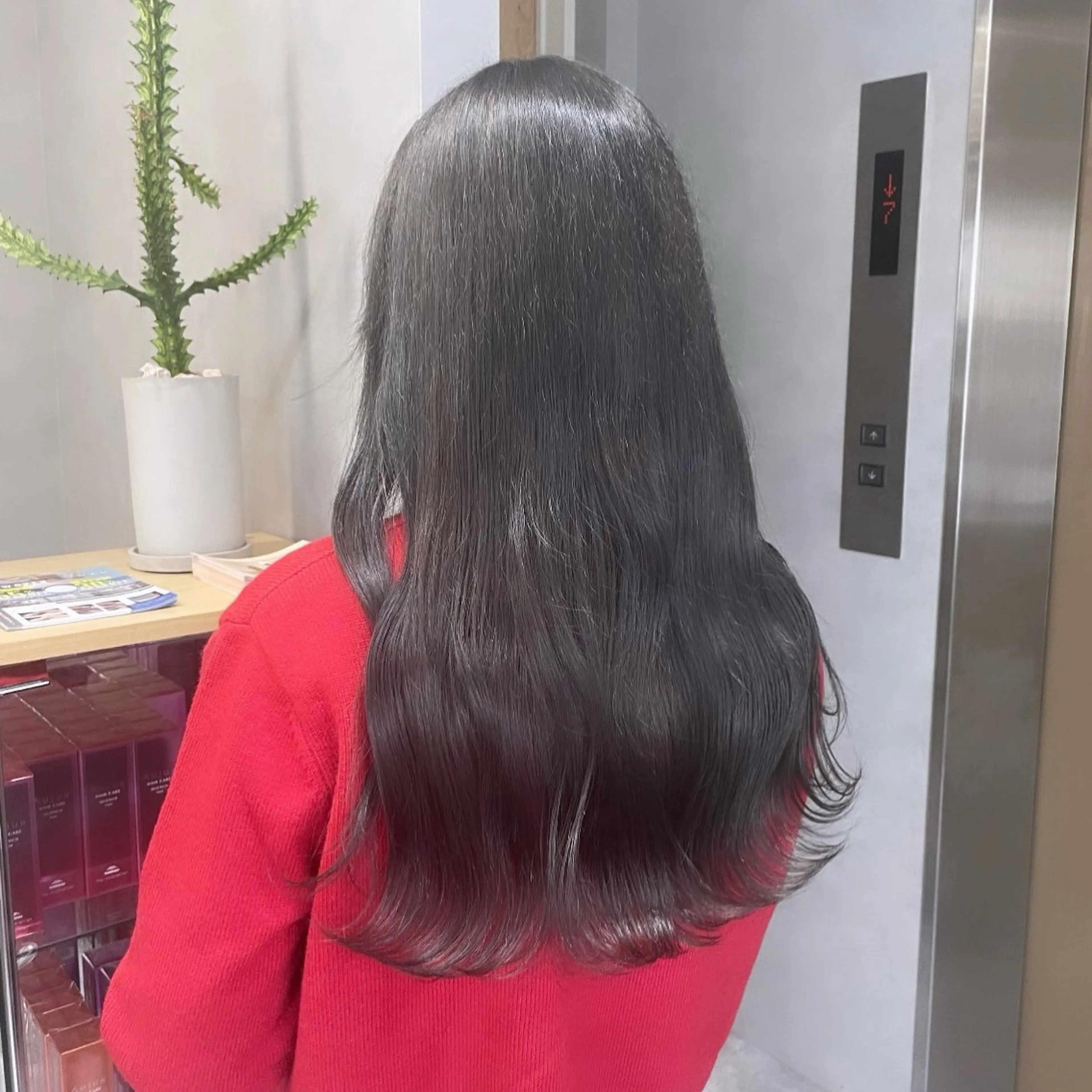ロング カラー ブリーチ 透明感カラー グレージュ アイスグレージュ ヘアカラー Rui/透明感カラー 暖色/レイヤーカットのヘアスタイル