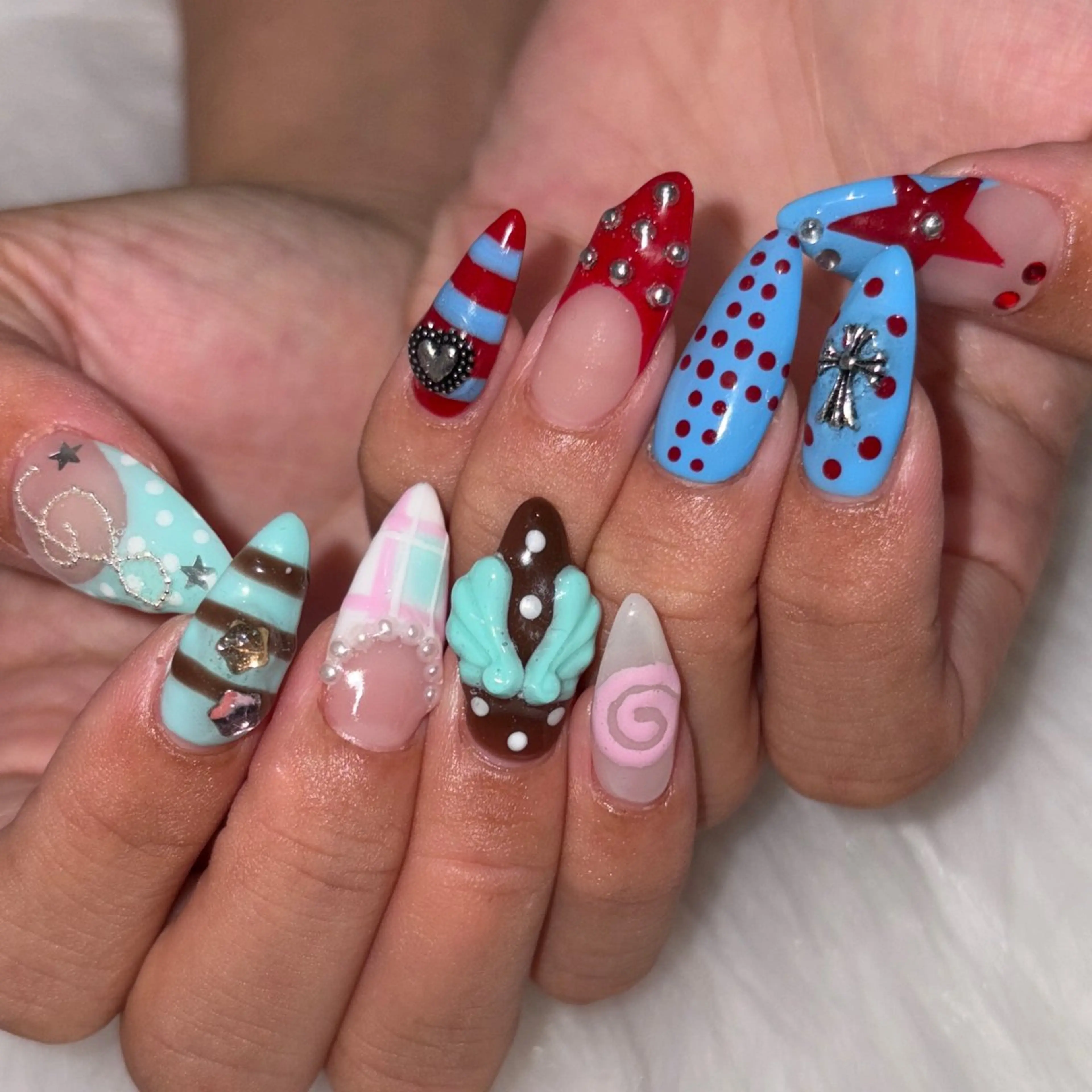 ネイル ハンドネイル 👽個性派ネイル🎀 komachiのネイルデザイン