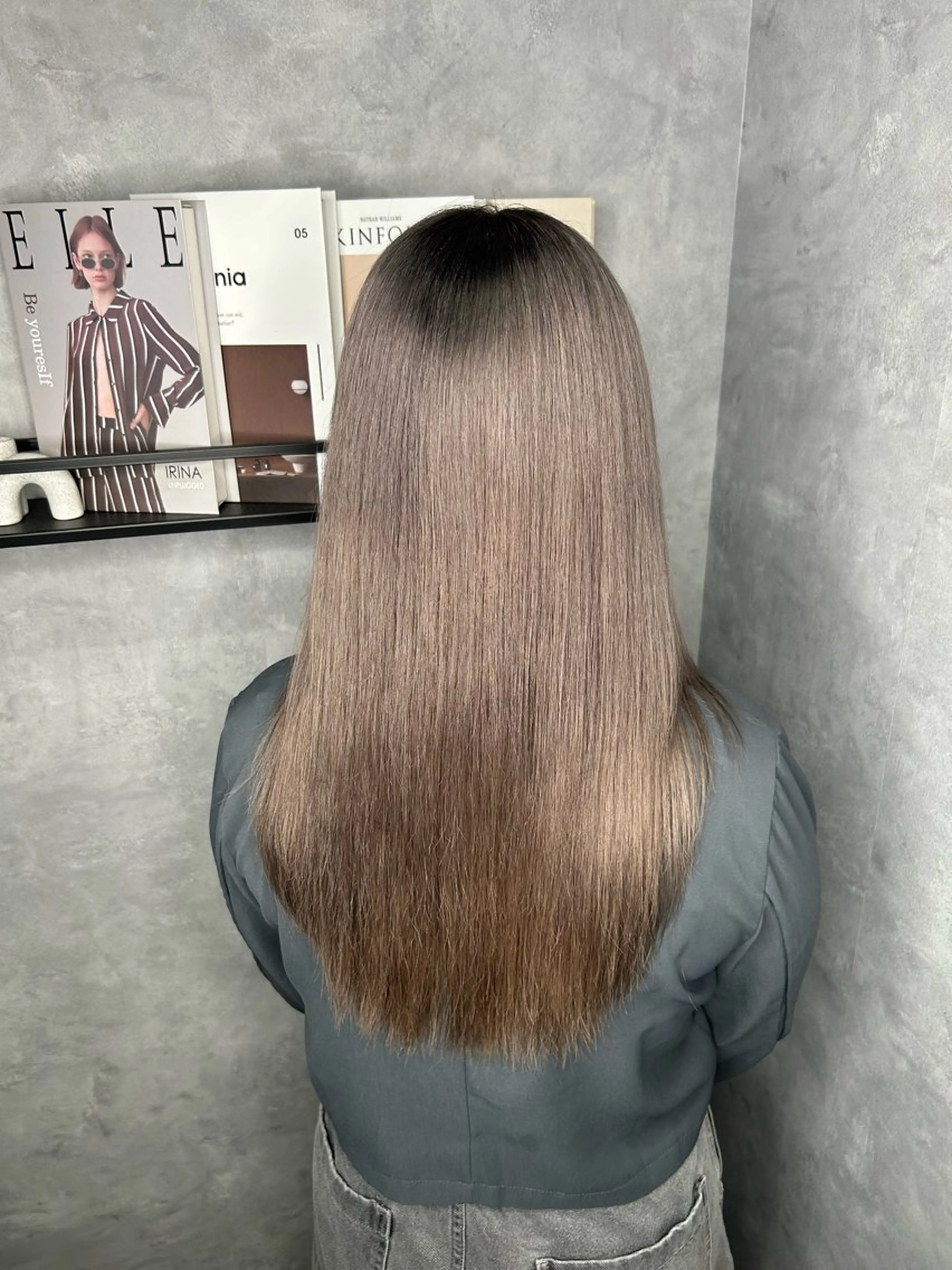 カラー ブリーチ グレージュ すだ こゆみのヘアスタイル