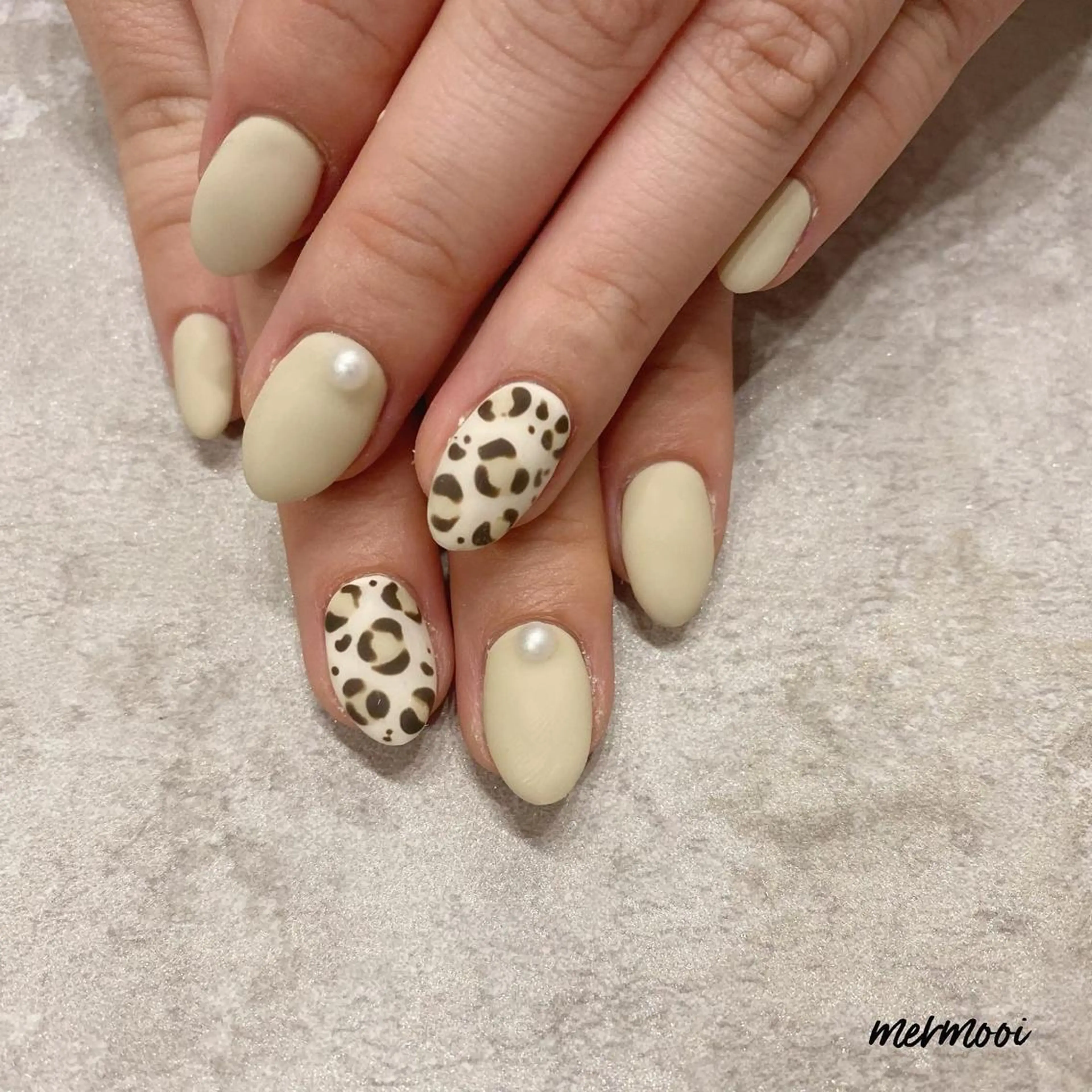 ネイル アニマル柄 ブラウン マットネイル ニュアンスネイル スクエアネイル mermooi nailのネイルデザイン