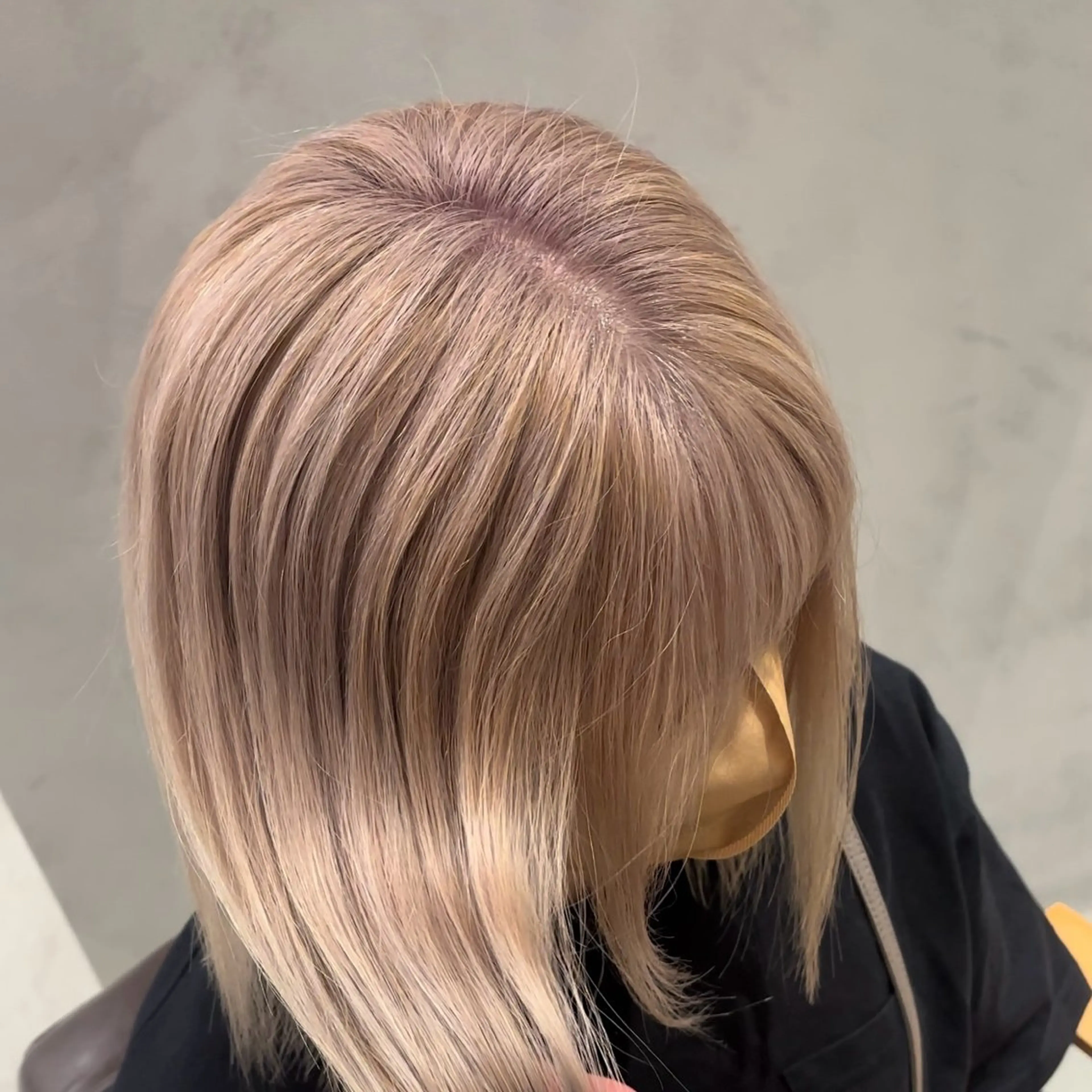 セミロング カラー ベージュカラー ミルクティーベージュ ヘアカラー トリートメント ヘッドスパ ヘアセット オカベ ショウマのヘアスタイル