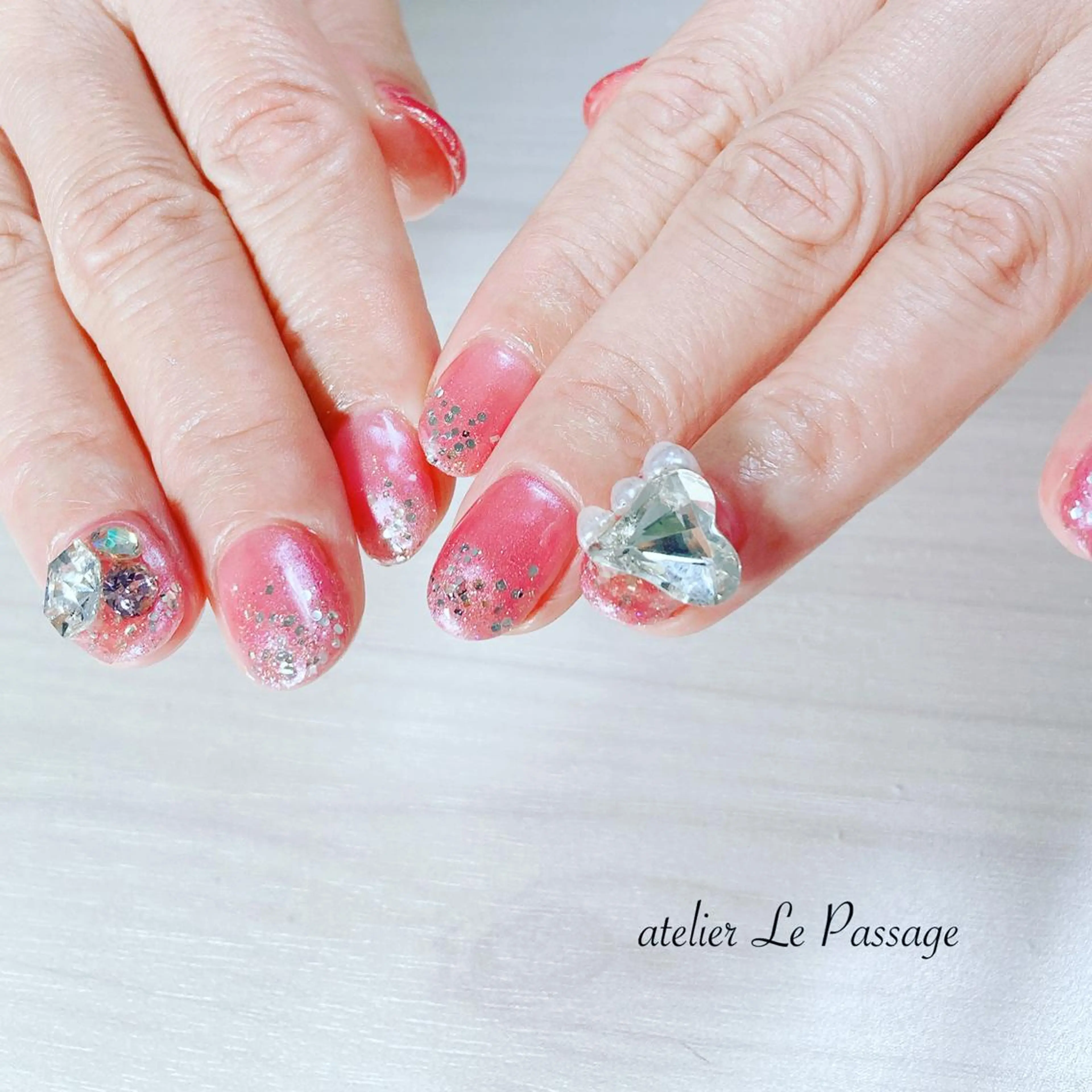 ネイル ジェルネイル キラキラネイル ラメ(グリッター) ニュアンスネイル オフィスネイル Atelier Le Passage所属・h nakatsukaのネイルデザイン