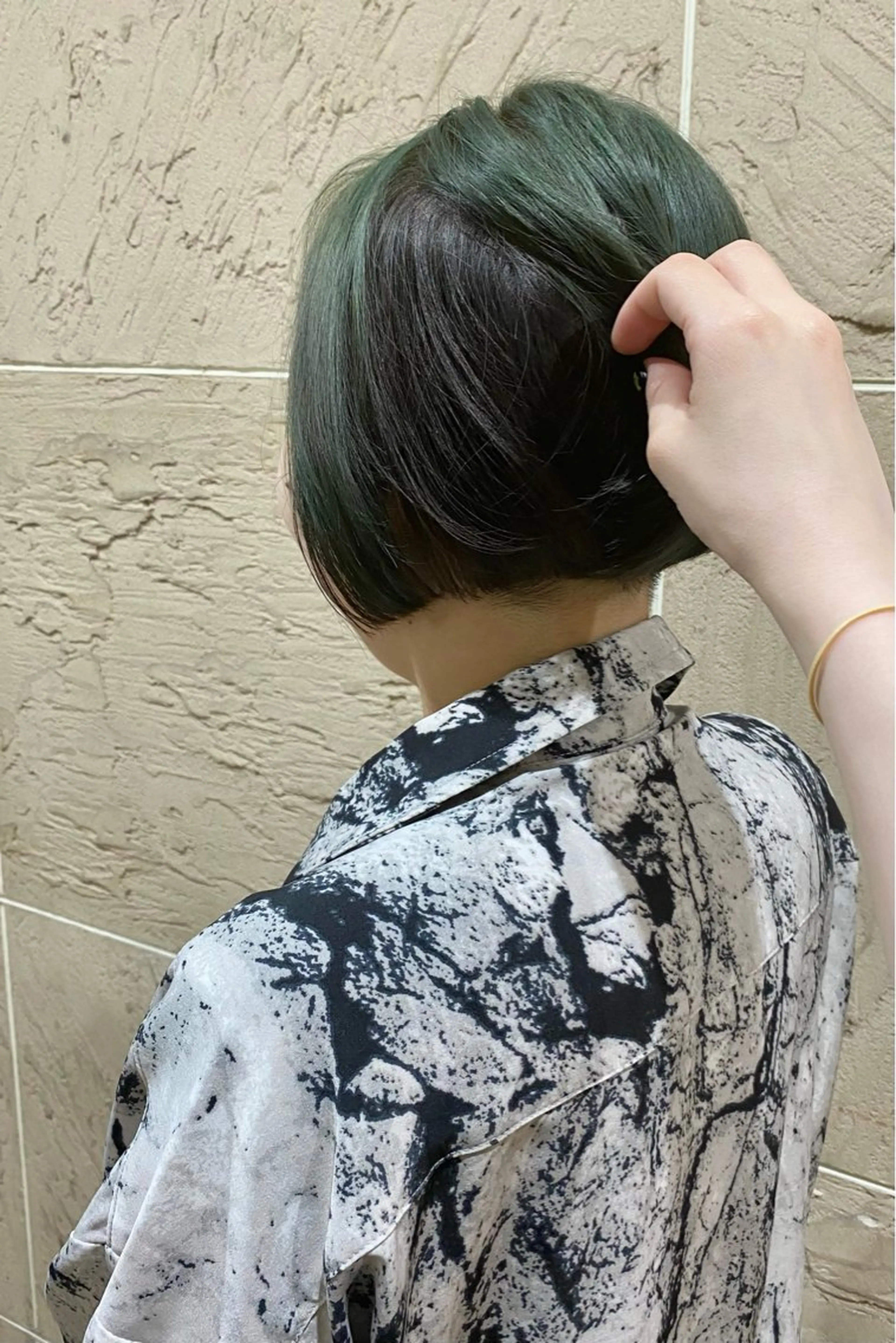 ミディアム カラー 菊地 紗矢のヘアスタイル