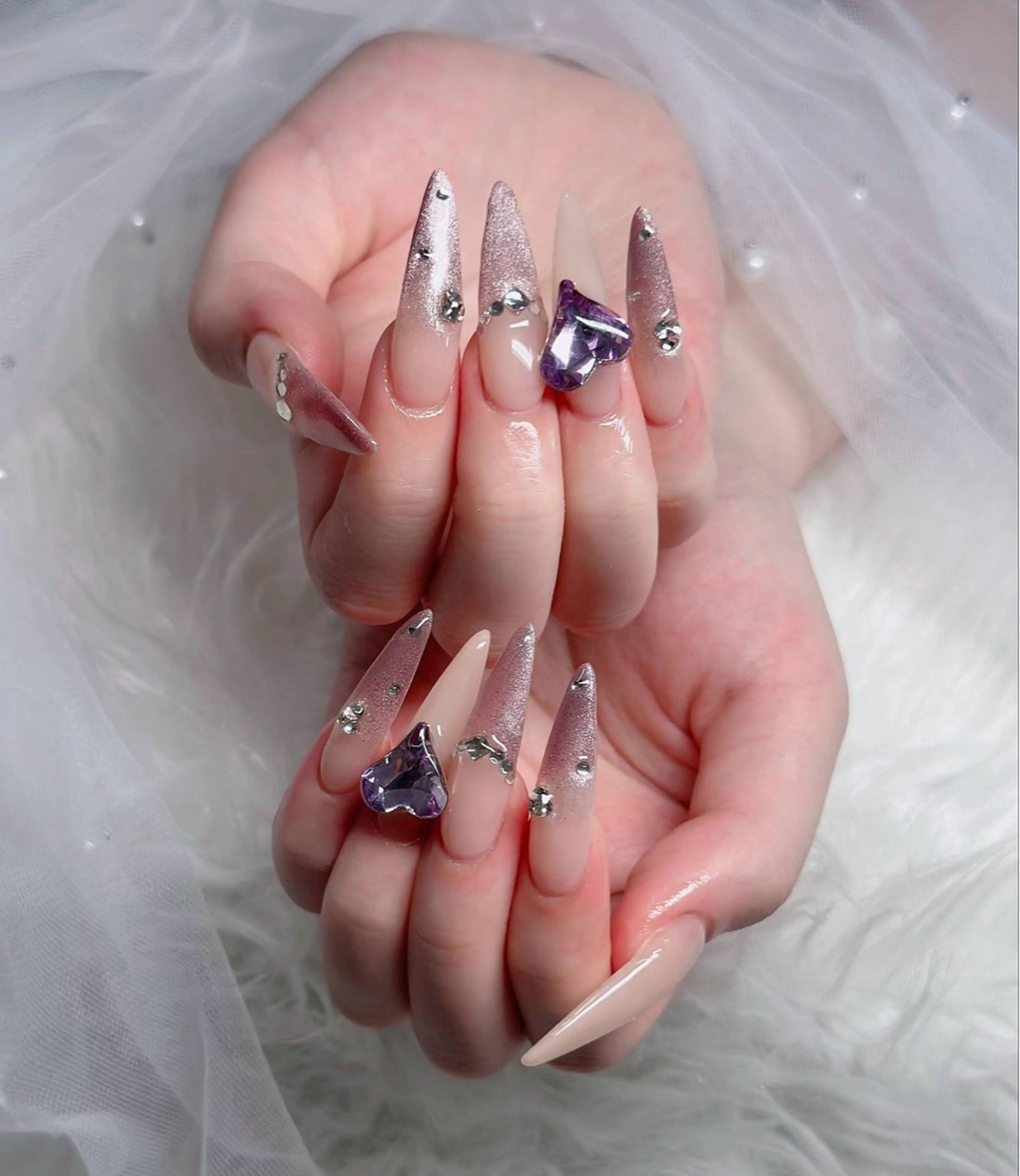 ネイル オーロラネイル フレンチネイル ジェルネイル ハロウィン キラキラネイル ハンドネイル H.baby Nail Salonのネイルデザイン