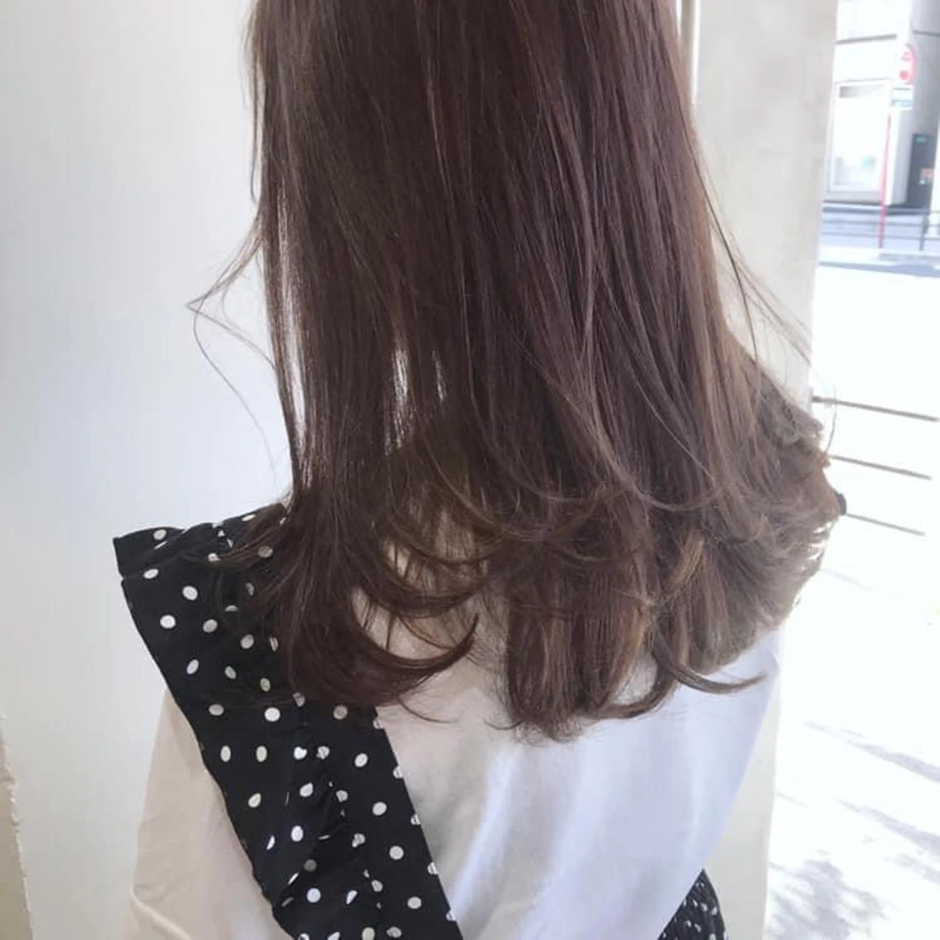 セミロング ブリーチなしカラー/ 顔周りレイヤーカットのヘアスタイル