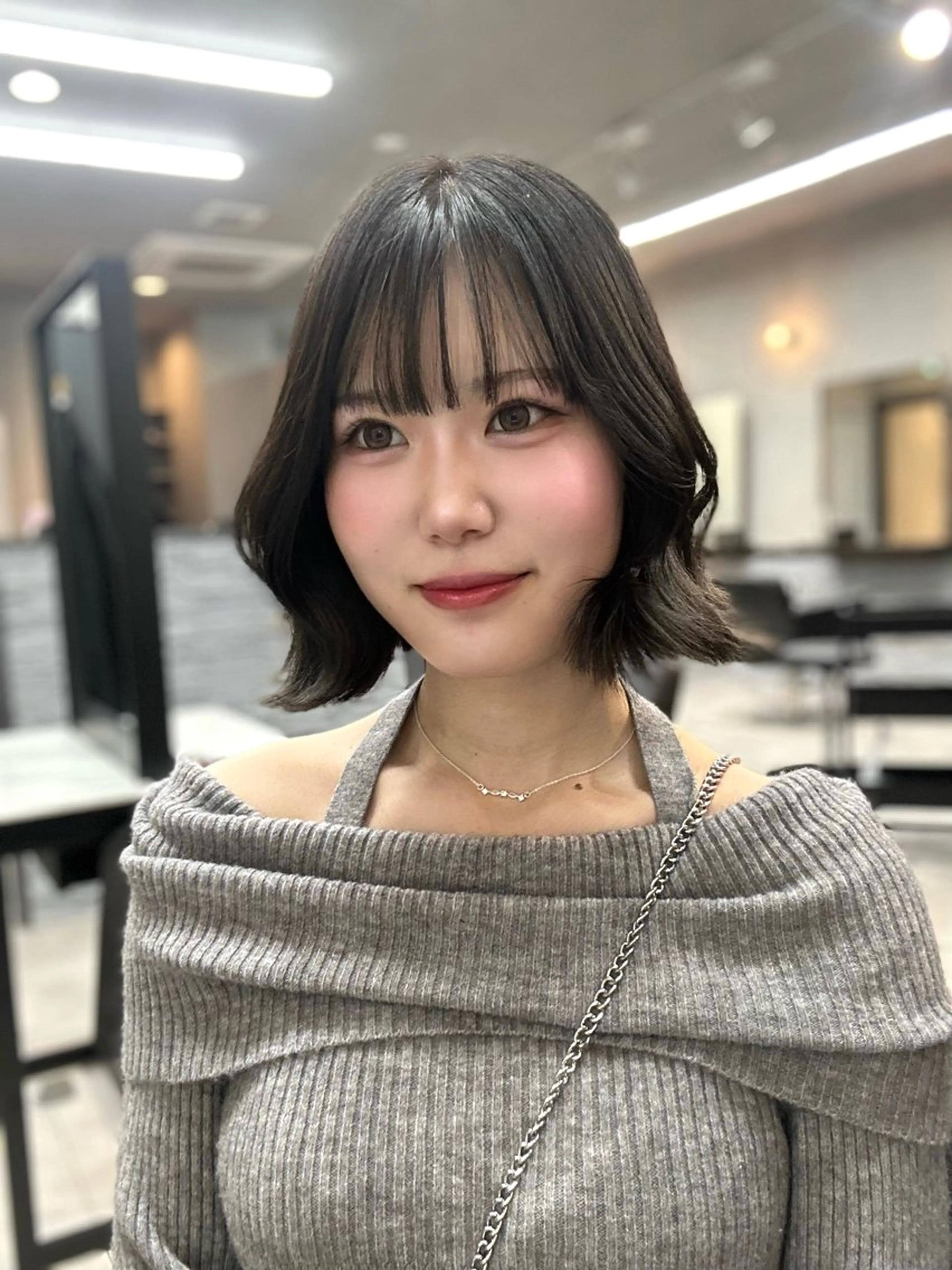 ショート ヘアアレンジ ボブ ヘアセット moe🎀 透明感カラーのヘアスタイル
