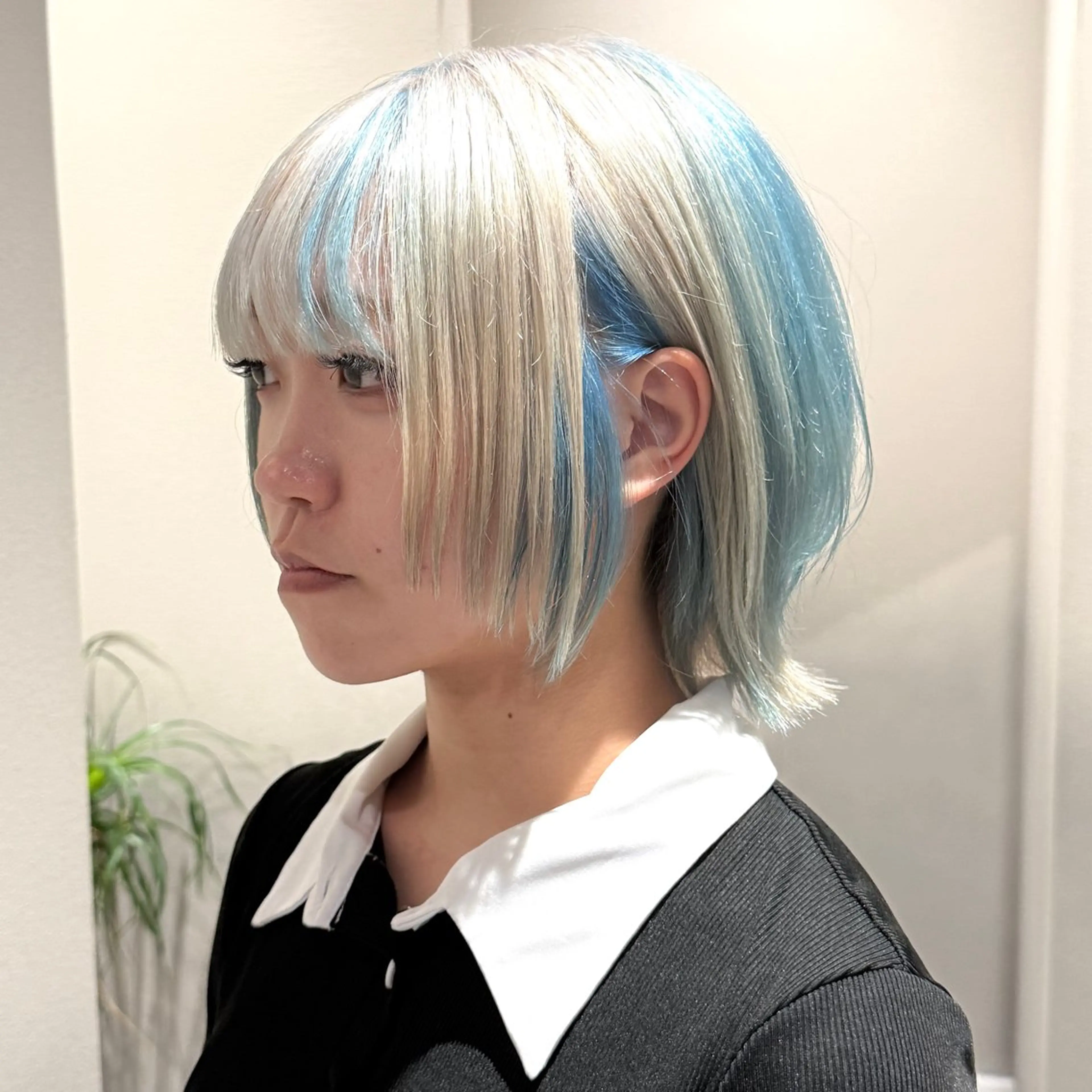 ショート カラー ベージュカラー ブリーチ ホワイトベージュ ボブ ウルフカット ヘアカラー 🔥複雑履歴ブリーチ の天才たってぃー🔥のヘアスタイル