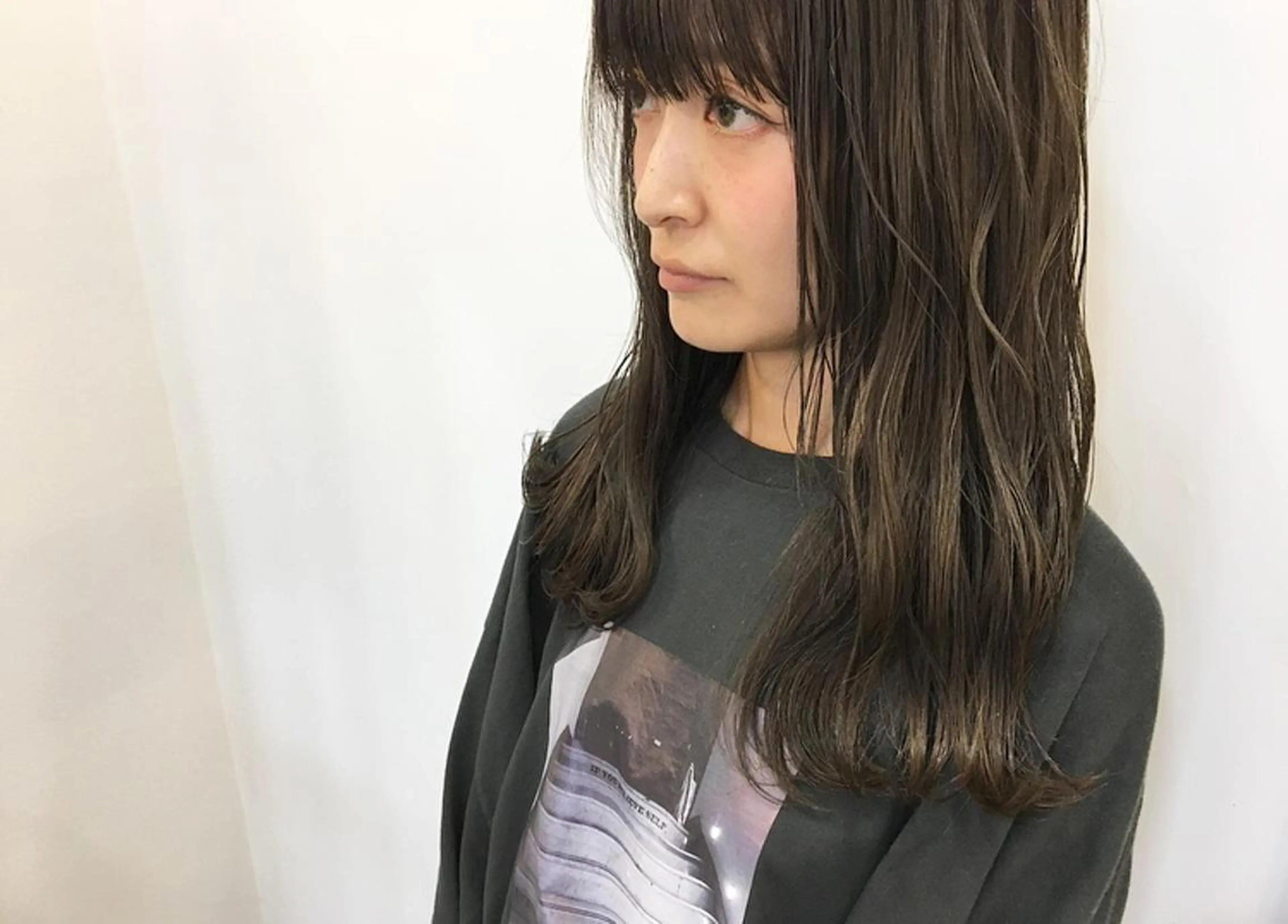 セミロング カラー アッシュ アッシュグレー ブルーカラー 透明感カラー グレージュ カット ヘアカラー トリートメント 鈴木 翔梧のヘアスタイル