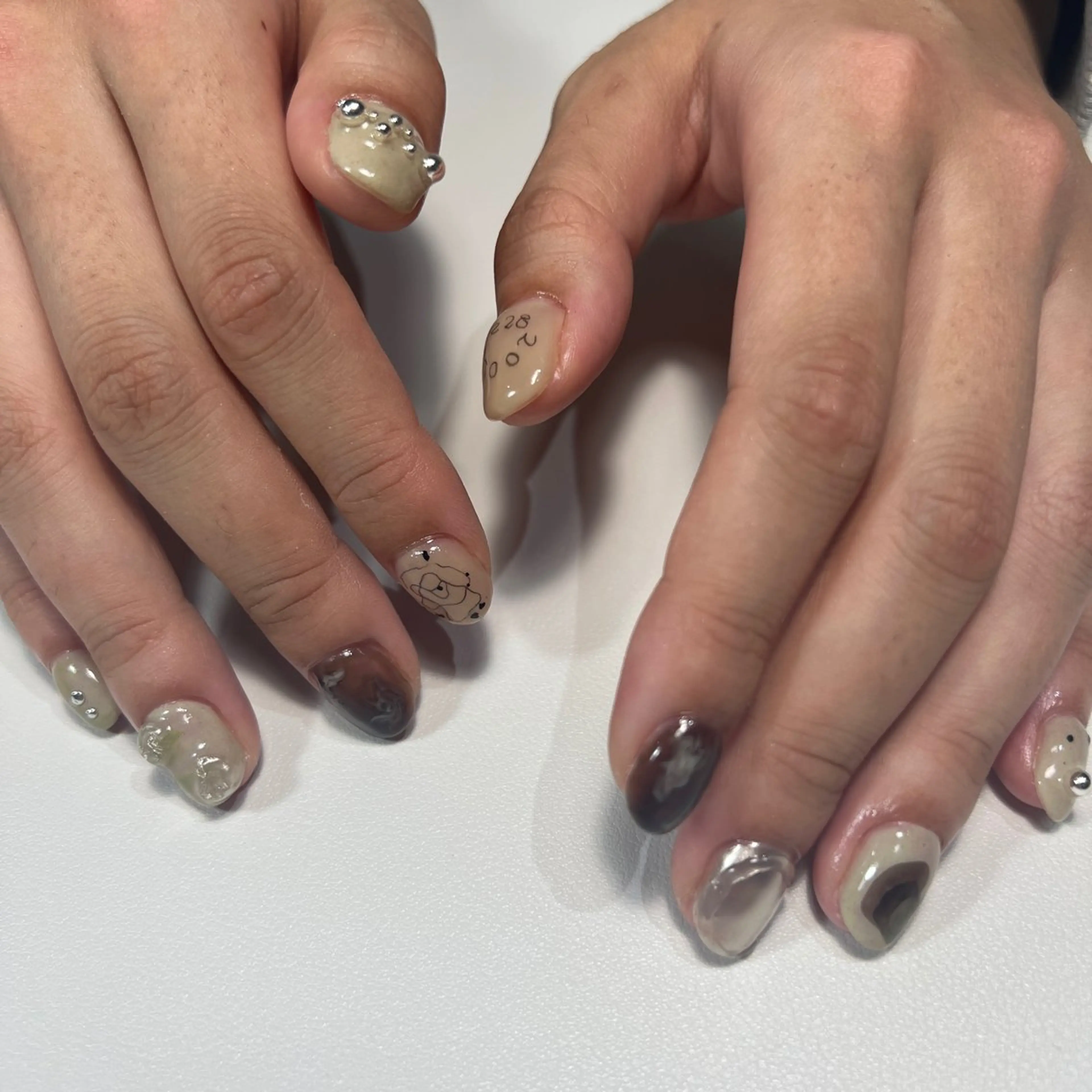 ネイル ニュアンスネイル ロイ ネイルのネイルデザイン